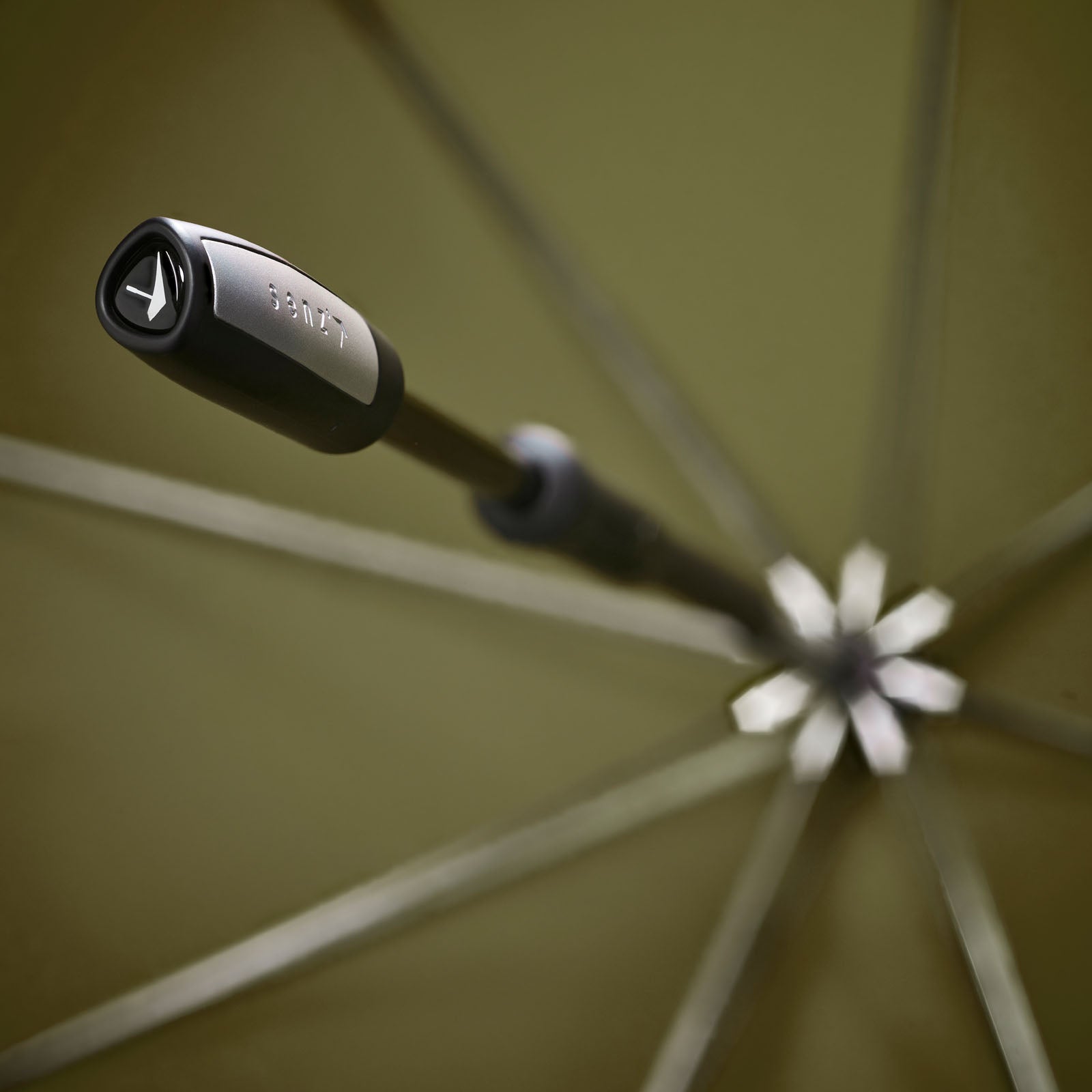 Senz Storm Paraplu Large│Olive Branch│Senz Umbrella│detail handvat