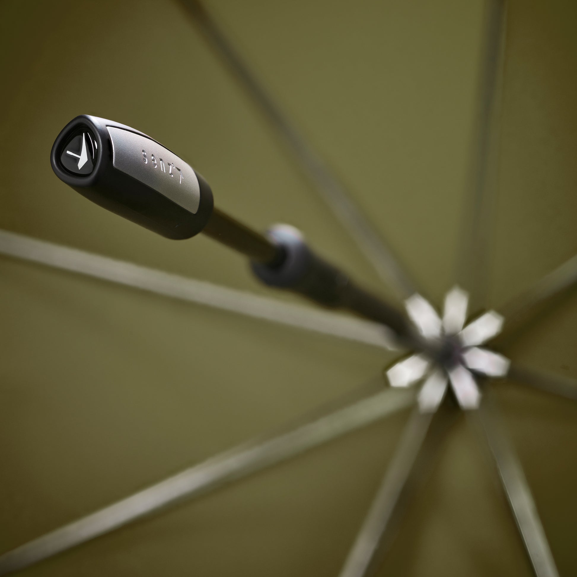 Senz Storm Paraplu XXL│Olive Branch│Senz Umbrella│detail handvat