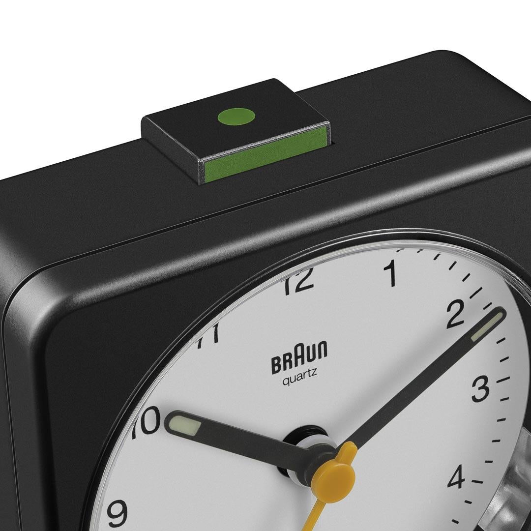 Braun Wekker Analoog BC03│Zwart&Wit│detail alarmknop