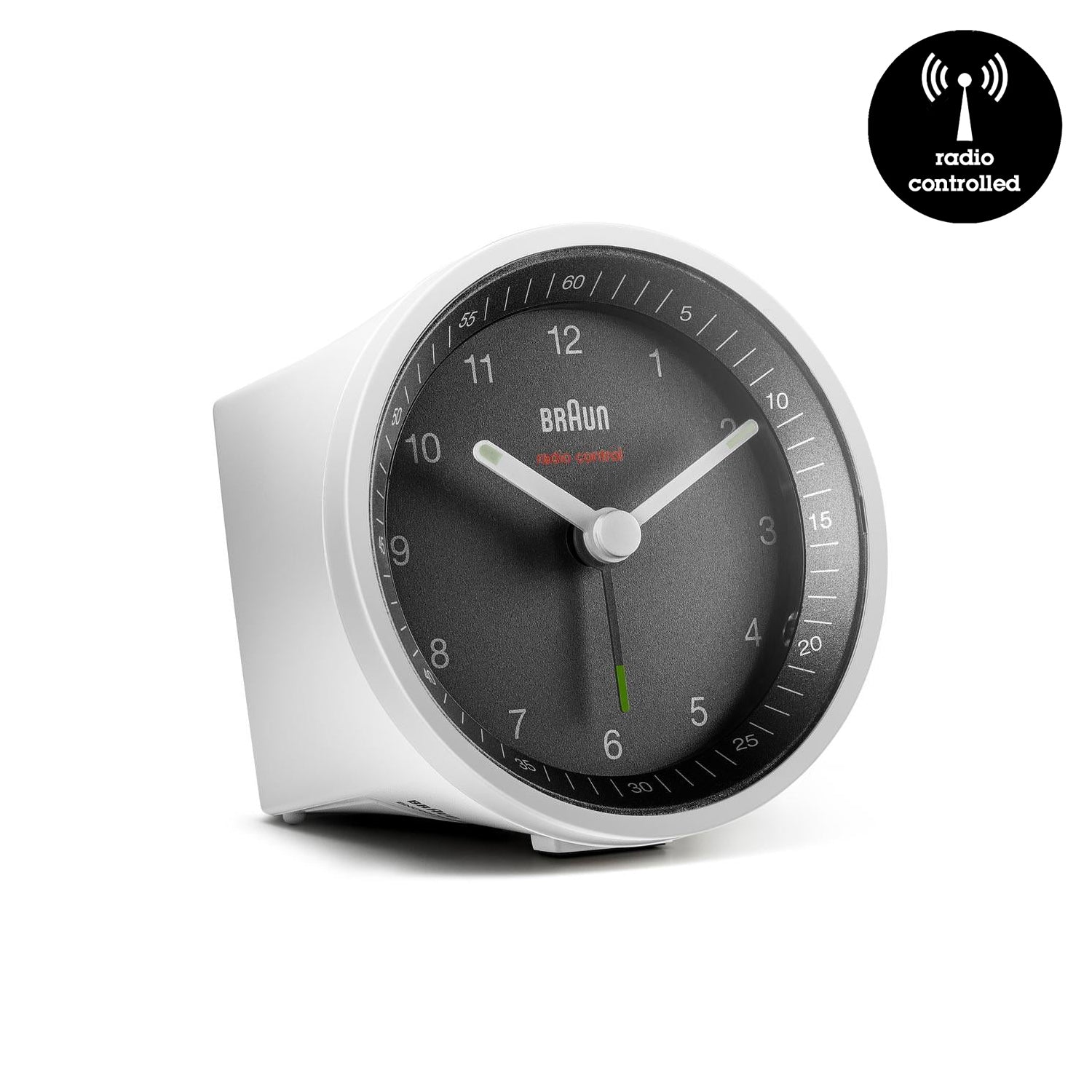 Braun Wekker Analoog BC07WB-DCF│Wit&Zwart│radiogestuurd│voorkant schuin met radio controlled teken