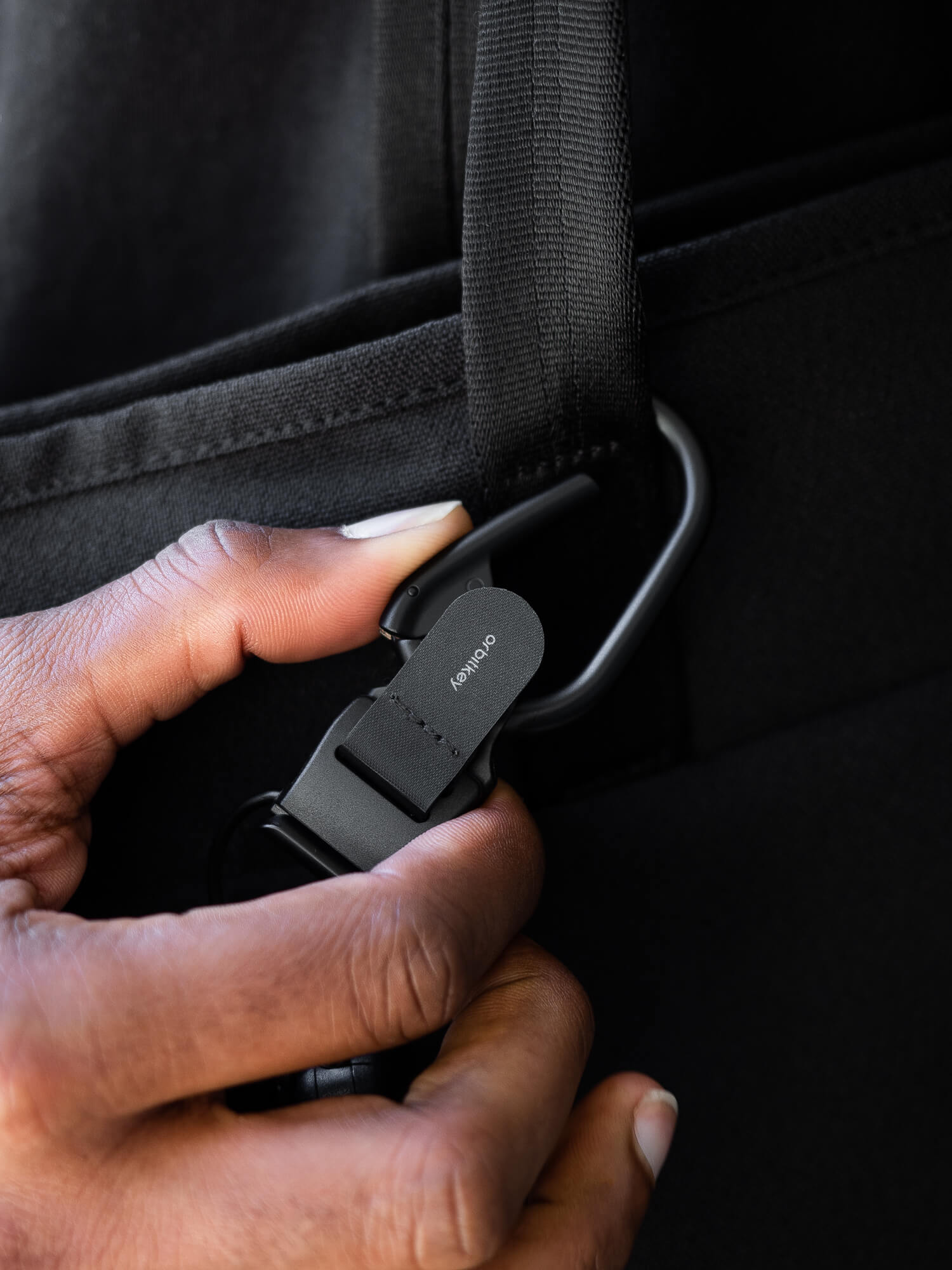 Orbitkey Clip V2 Zwart│art. CLPL-2-BKBKBK│vastgeklipt aan tas