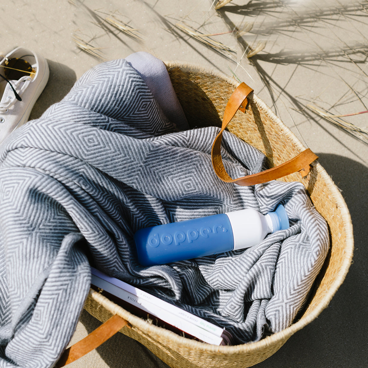Dopper Original Pacific Blue│Waterfles 450ml Blauw│art. 0840│in rieten mand met deken