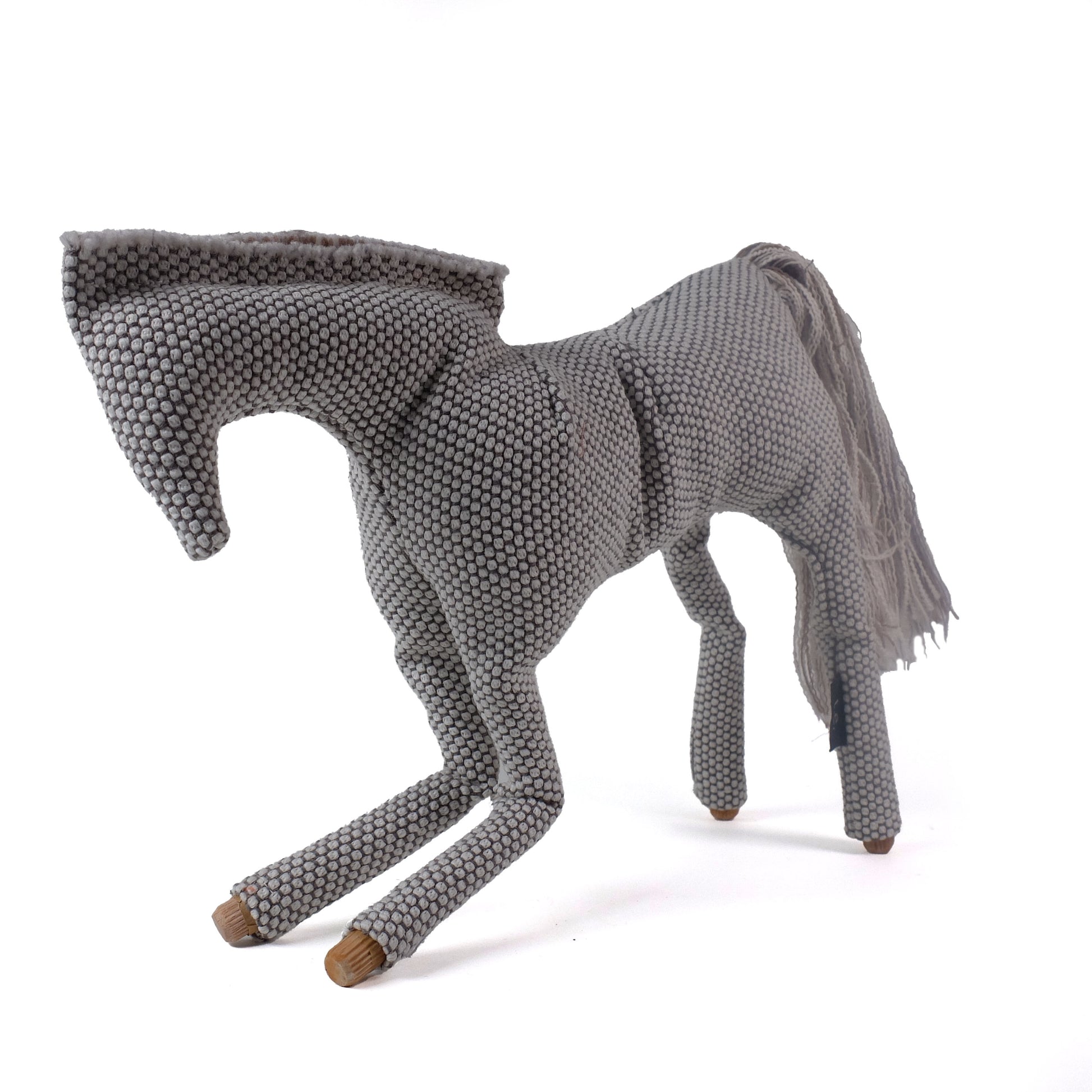 Gelderlander 07 Christien Meindertsma│Thomas Eyck│Stoffen Paard│product foto knielend