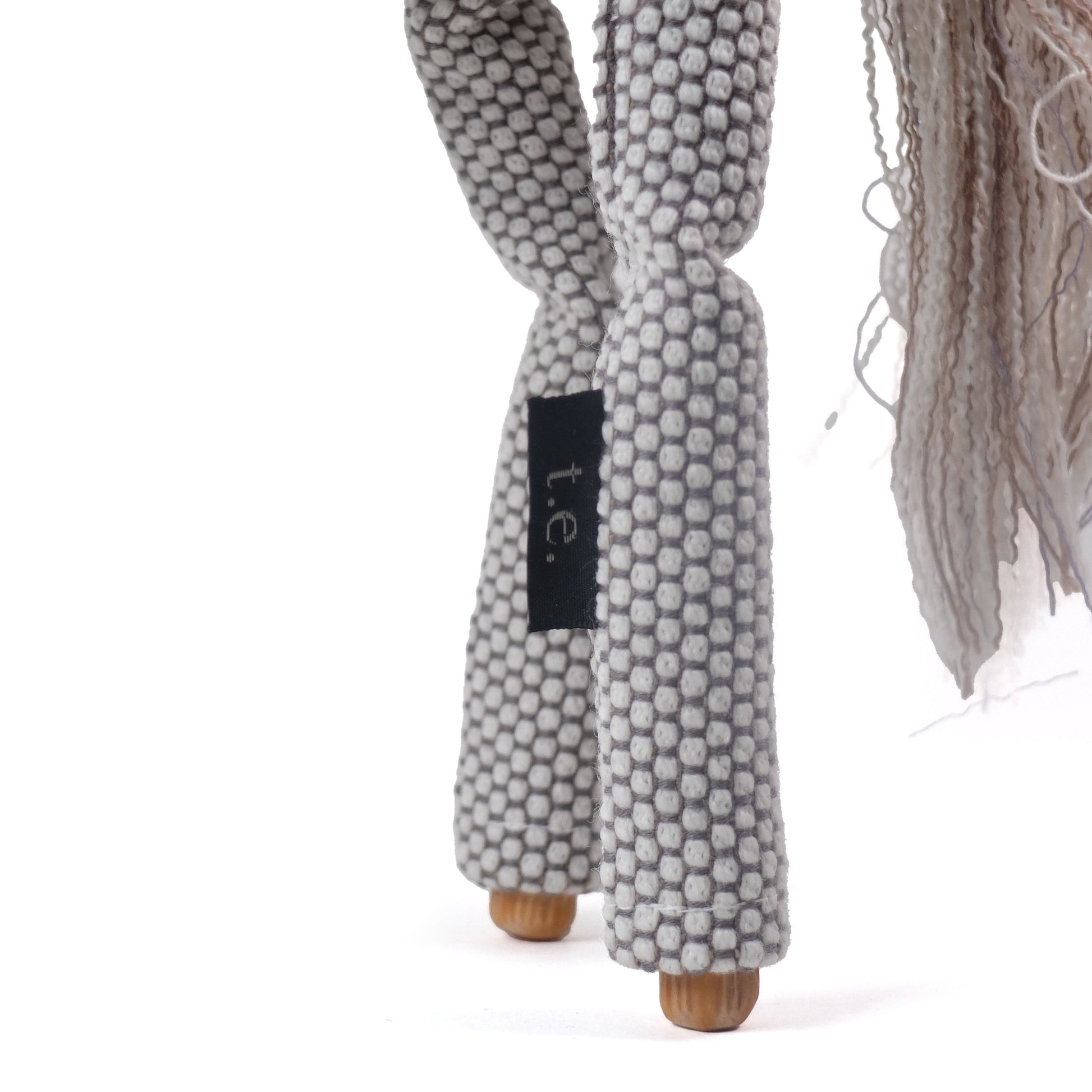 Gelderlander 07 Christien Meindertsma│Thomas Eyck│Stoffen Paard│detail label Thomas Eyck