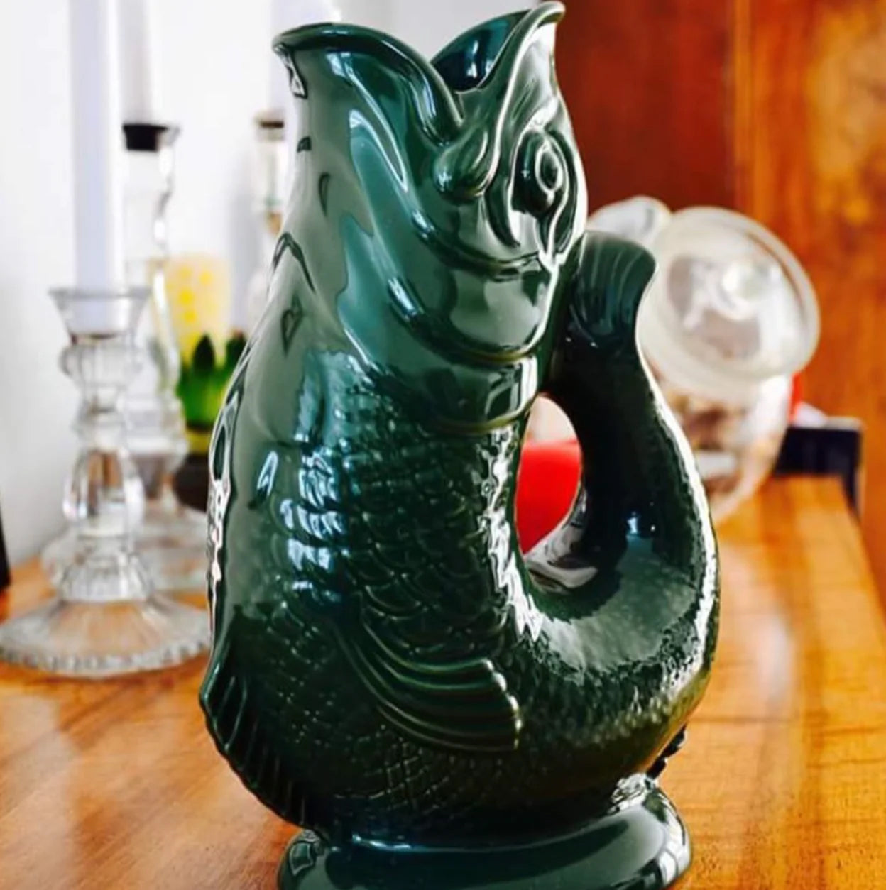Gluckigluck Waterkaraf Groen│Guggle Jug│art. G31155/GN/W│op houten tafel