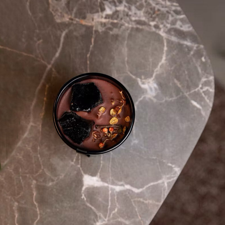 Hikaya Geurkaars│Burned Oudh│foto bovenaanzicht op tafel