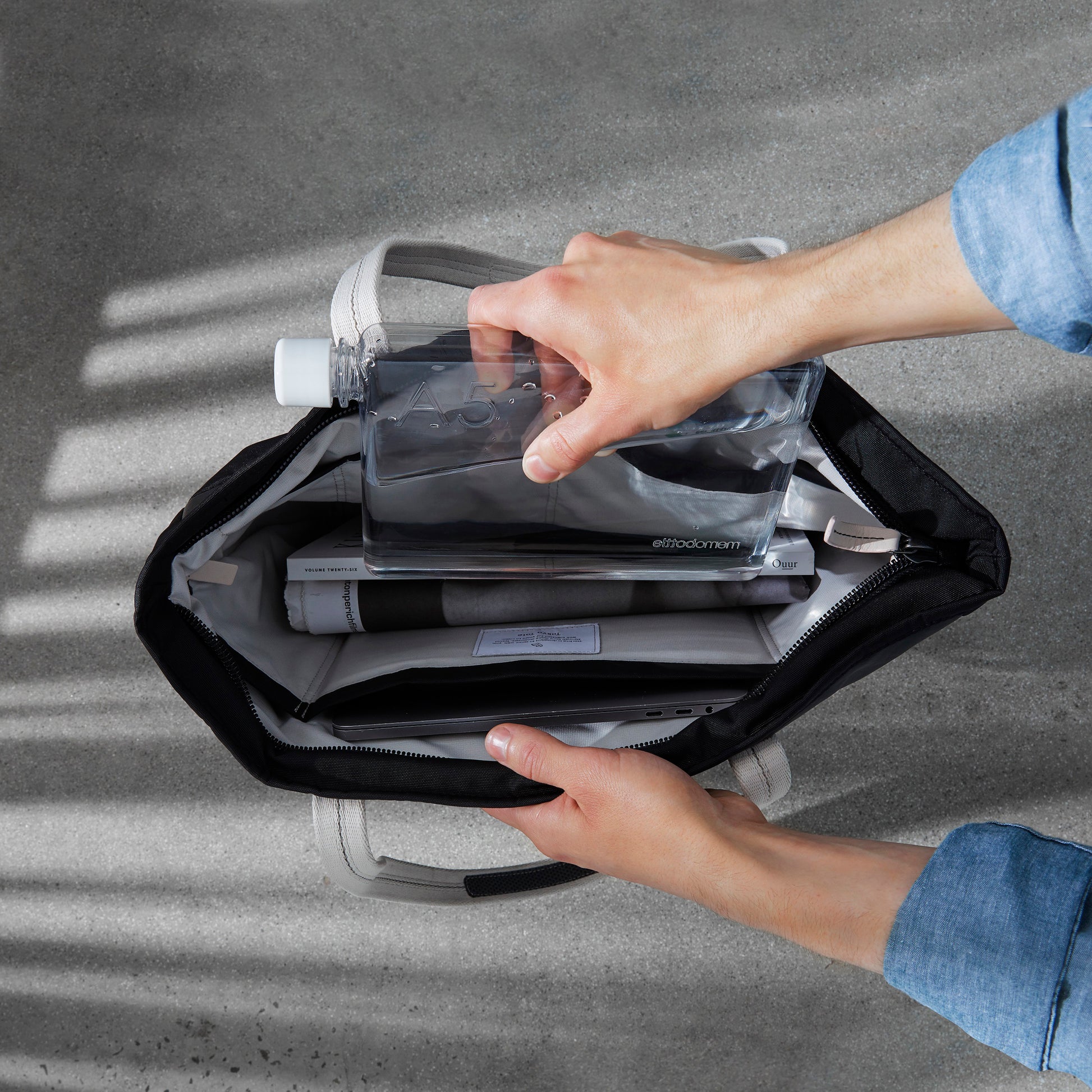 Memobottle A5│Platte Waterfles 750 ml│foto in werktas
