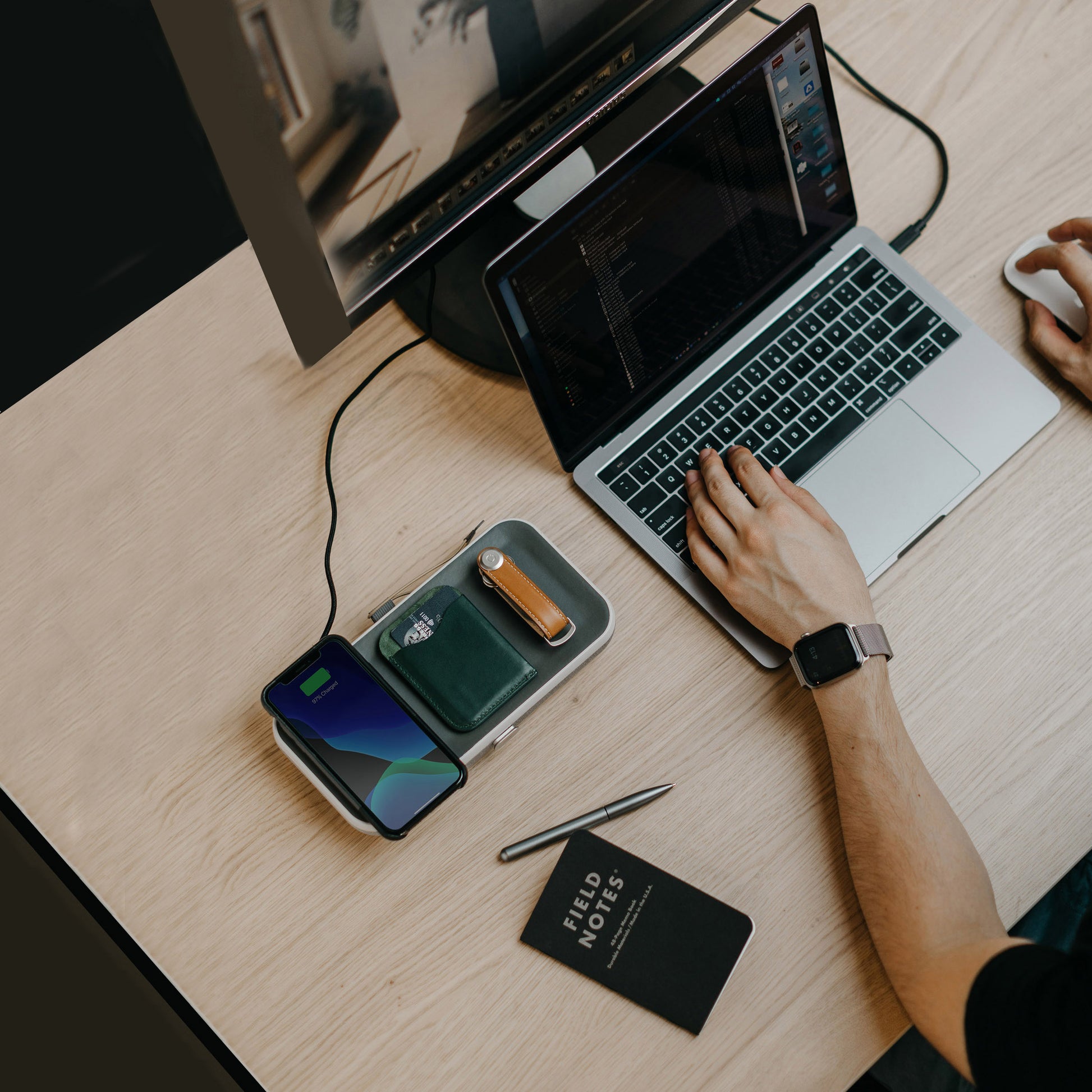 Orbitkey Nest Portable Organizer│Black│lifestyle foto werkplek