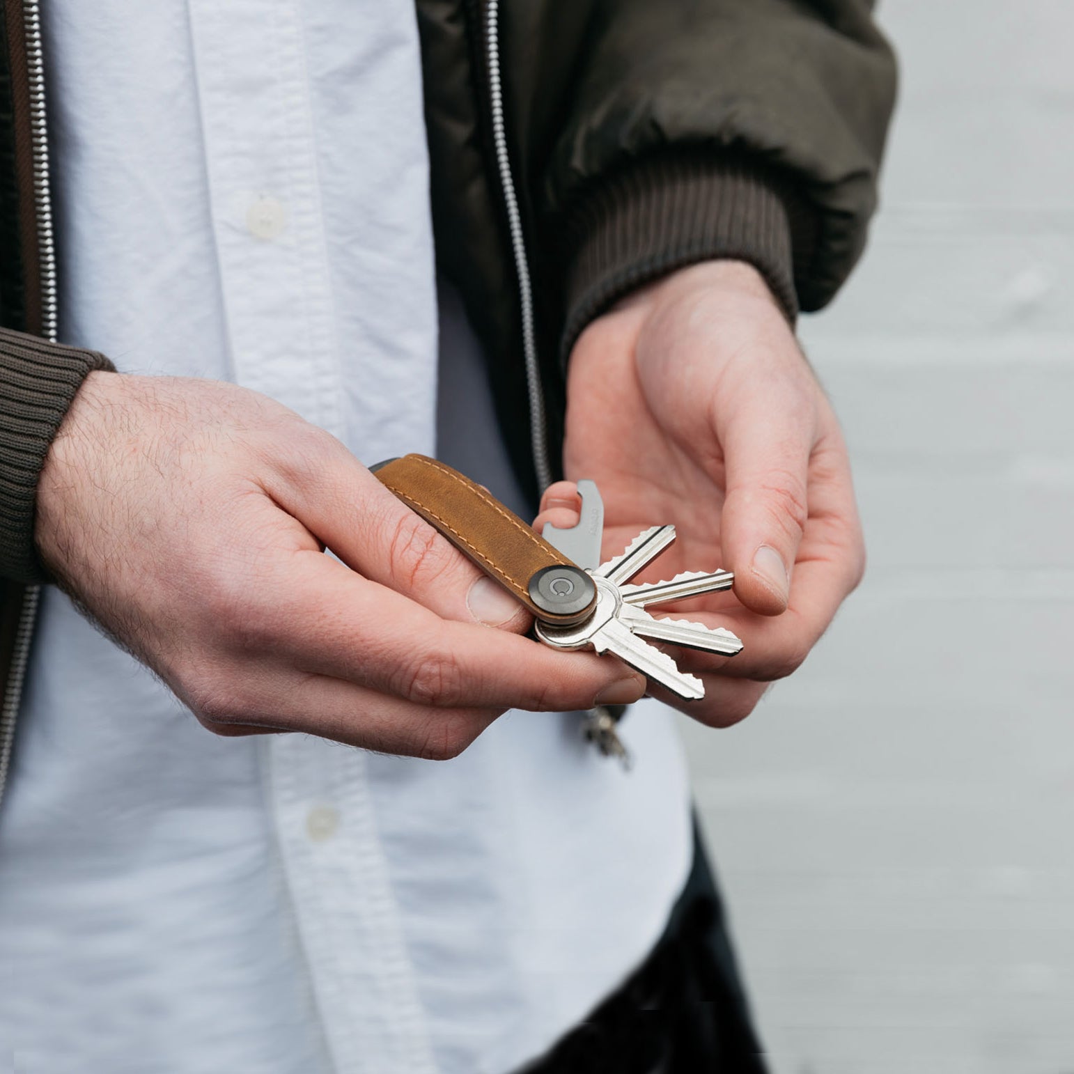 Key Organizer Orbitkey│Crazy Horse leather Cognac Tan│art. CHLO-2-CBCBGM│Sleutelhanger leer in hand
