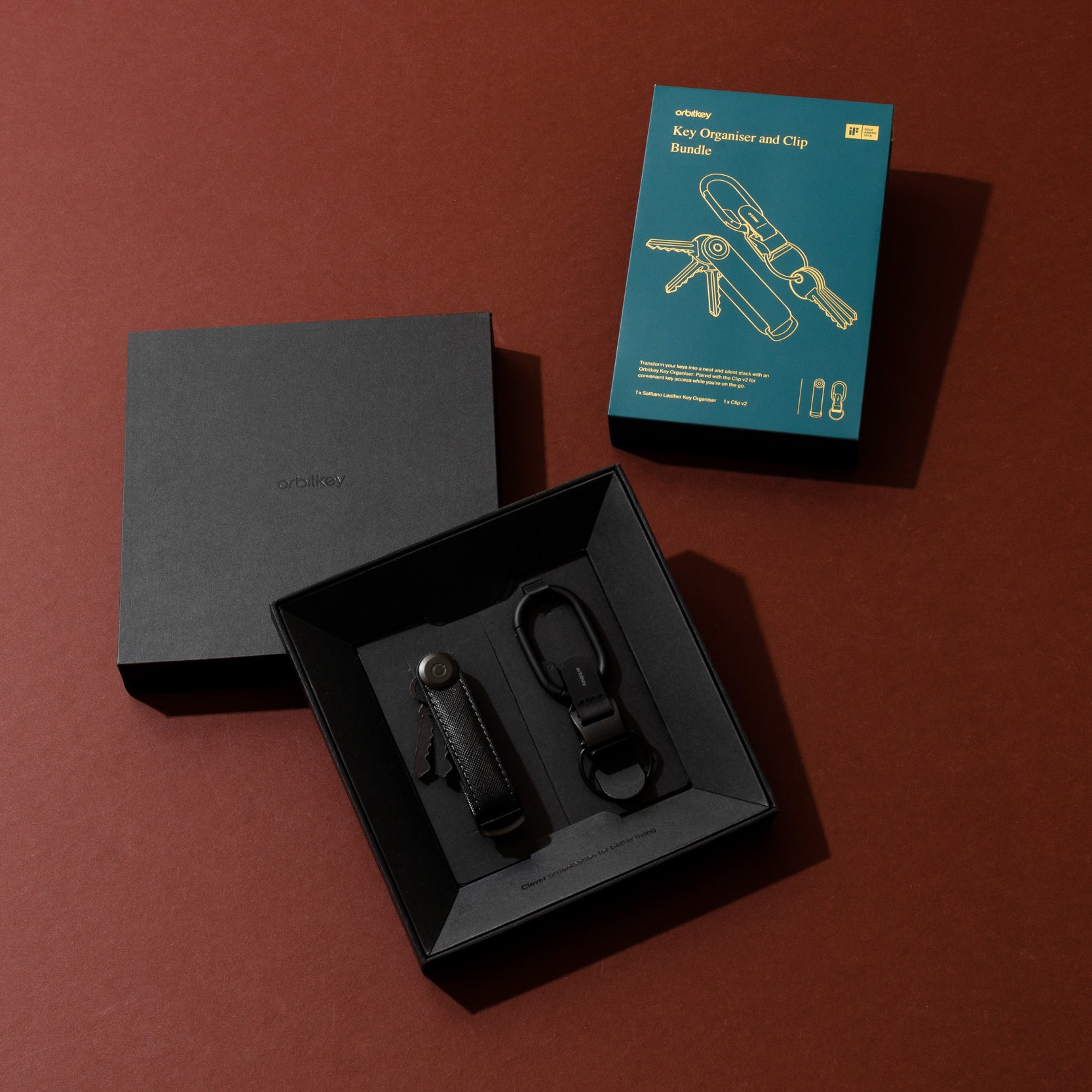 Orbitkey Gift Set│Key Organiseer Saffiano Black+Clip Black│art. KSFB-BBB-203│in verpakking met bruine achtergrond