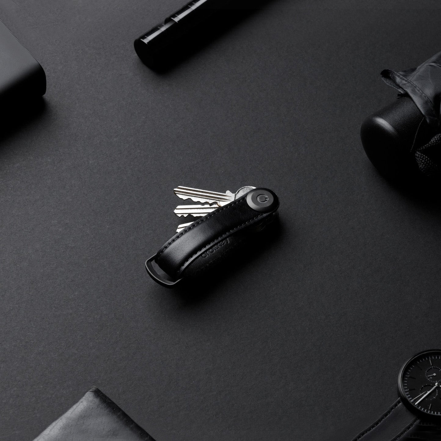 Key Organizer Orbitkey│Premium Leather Black│art. LTHO-2-BKBKBK│Sleutelhanger Leer naast horloge en paraplu