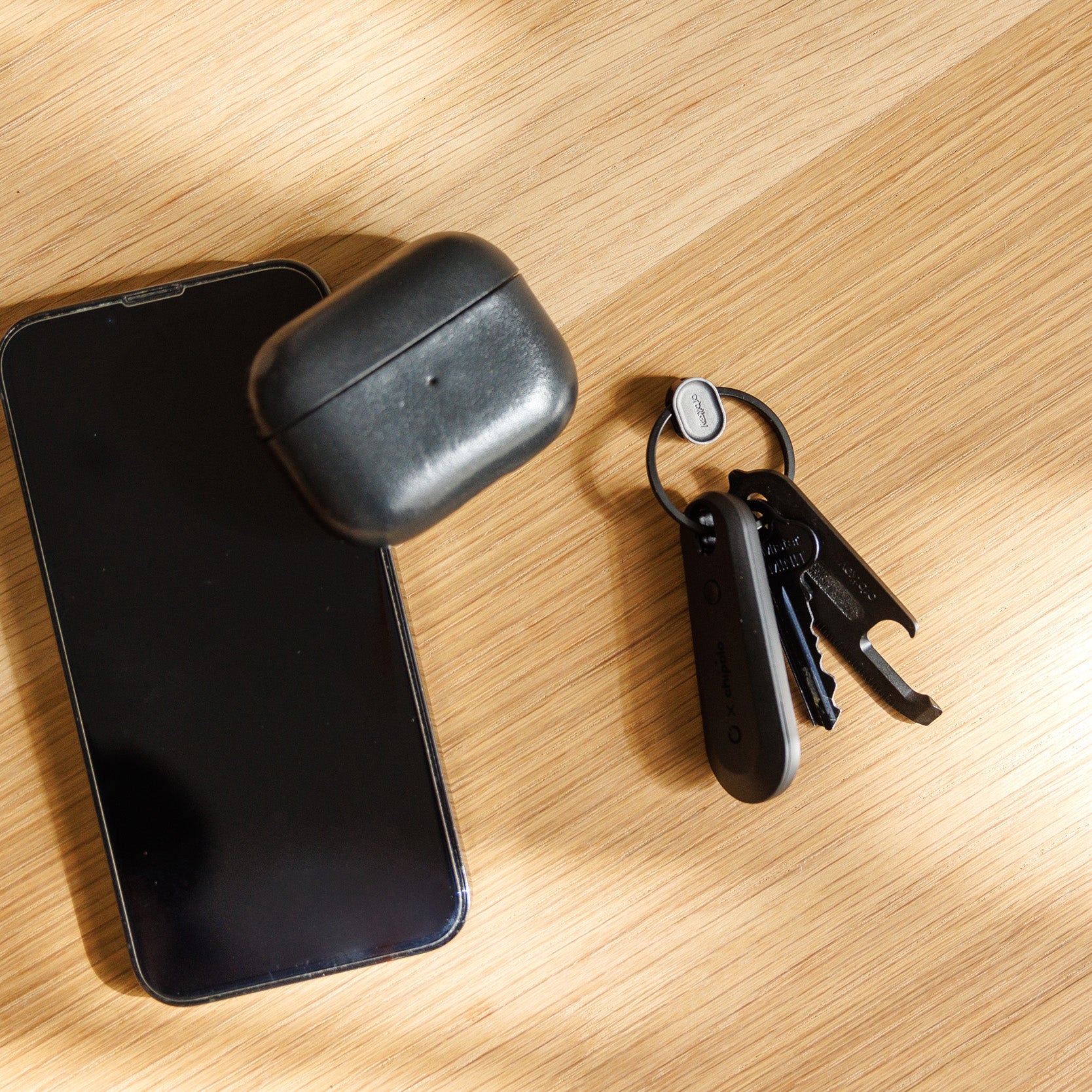 Orbitkey Ring V2 Rose Gold│sleutelhanger goud│PRN2-RGD-102│sleutelring met tracker naast telefoon