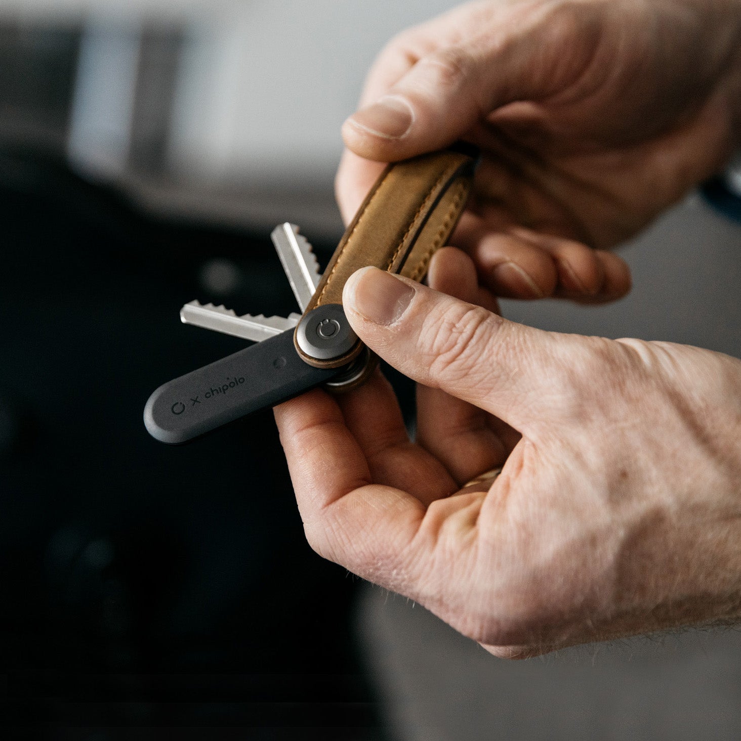 Orbitkey Key Organiser│Chipolo Tracker Zwart│art. BTRO-1-BKBK│in key Organizer Crazy Horse