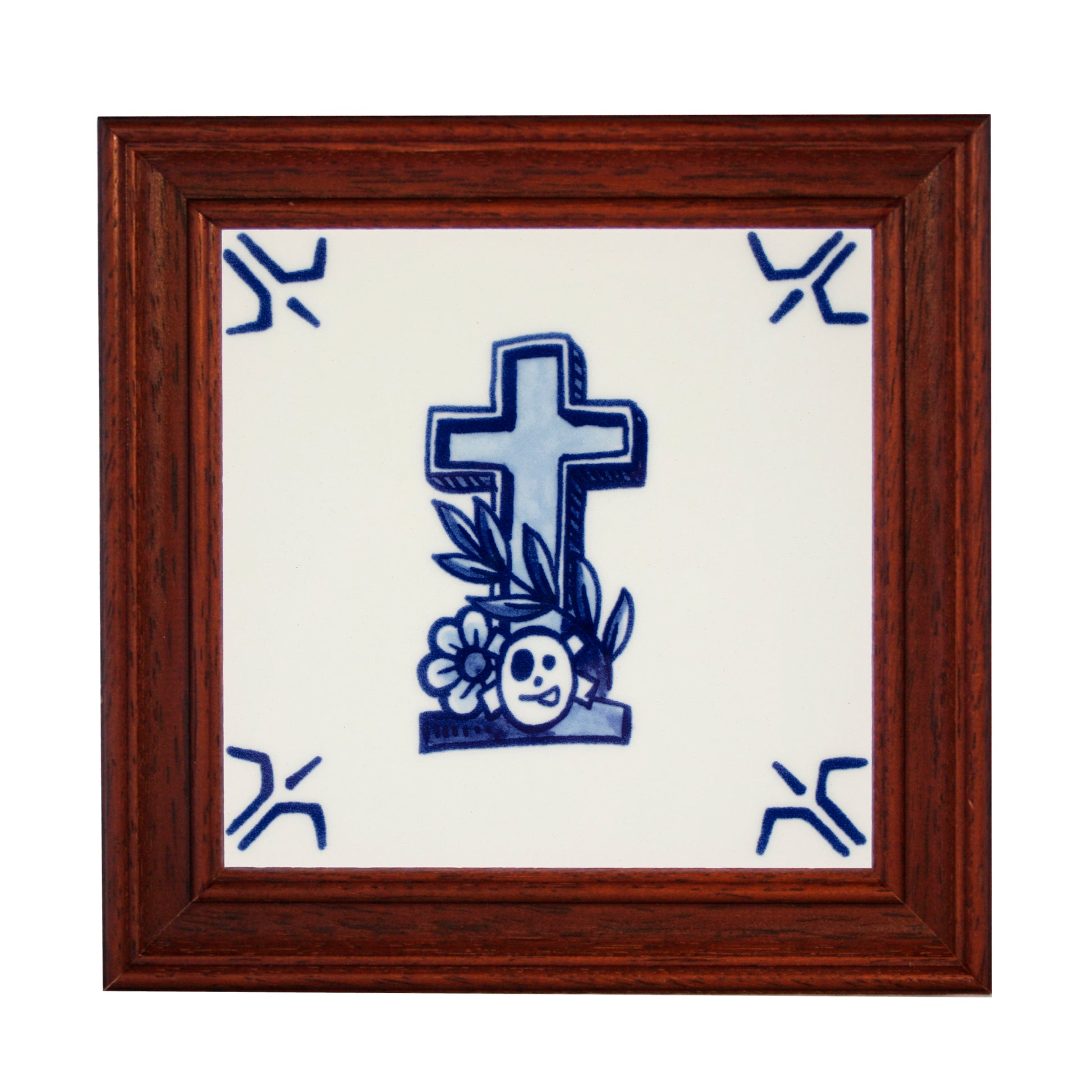 Schiffmacher Royal Blue Tattoo • Tegel • Schiffmacher Royal Blue Tattoo is een unieke samenwerking tussen tattoo artist Henk Schiffmacher en Royal Delft - Porcelyne Fles. De oude ambachten en tradities van beiden komen samen in prachtige objecten als vazen, borden en tegels. Rijk aan cultuur en historie.