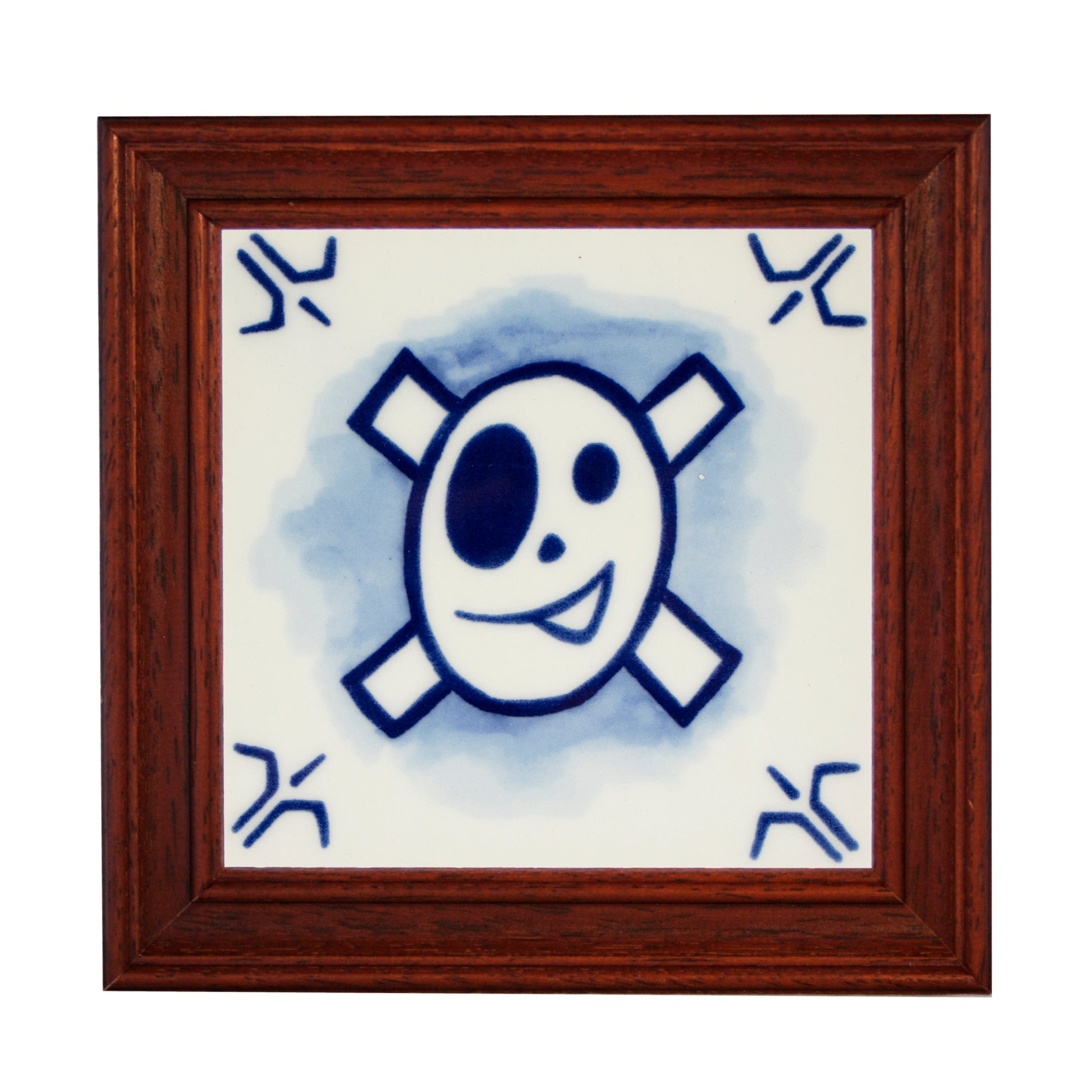Schiffmacher Royal Blue Tattoo • Tegel • Schiffmacher Royal Blue Tattoo is een unieke samenwerking tussen tattoo artist Henk Schiffmacher en Royal Delft - Porcelyne Fles. De oude ambachten en tradities van beiden komen samen in prachtige objecten als vazen, borden en tegels. Rijk aan cultuur en historie.