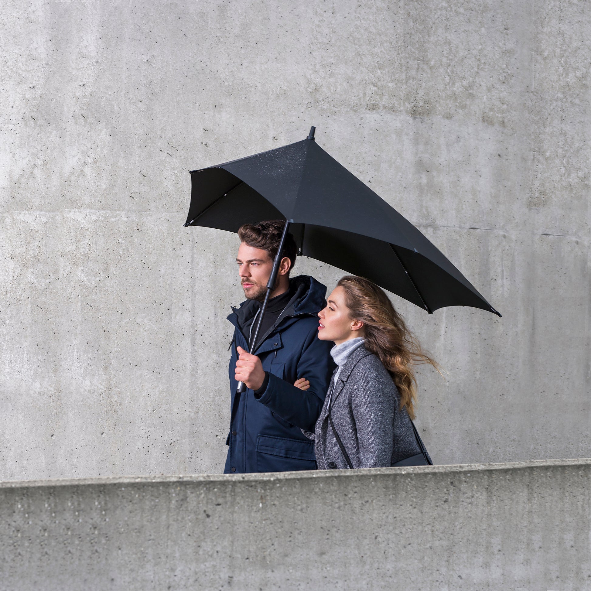 Senz Storm Paraplu XXL│Pure Black│Senz Umbrella│2 persoons paraplu lifestyle