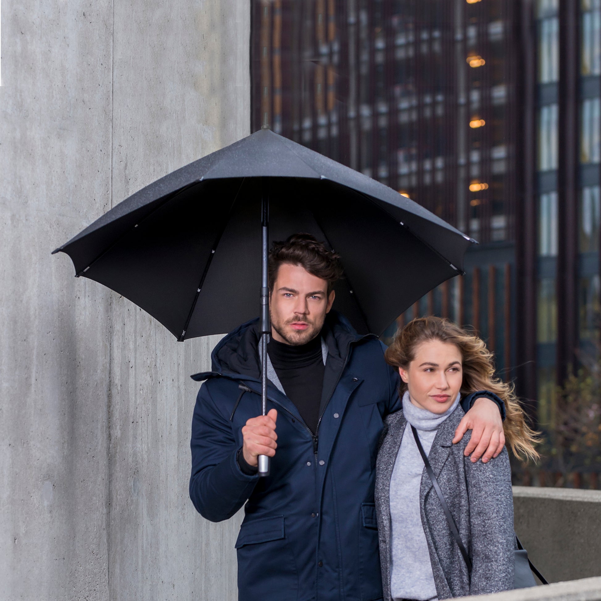 Senz Storm Paraplu XXL│Olive Branch│Senz Umbrella│lifetyle foto 2 personen