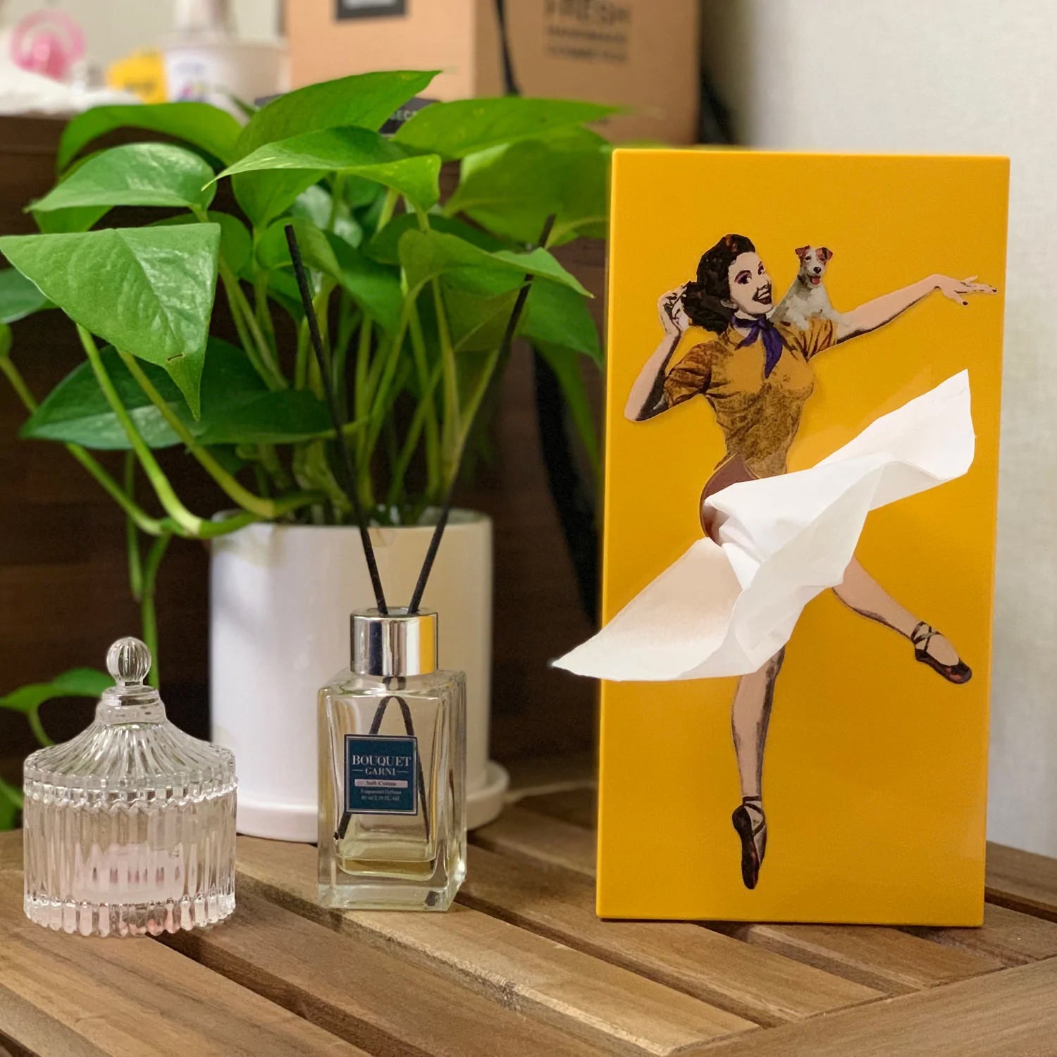 Spextrum Tissue Up Girl Tissuebox│Orange - Yellow│Retro Pin-Up│Zakdoekhouder│lifestyle foto