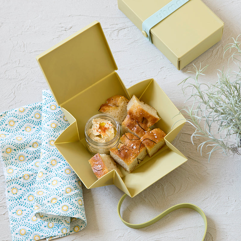 Uhmm 01 Opvouwbare Lunchbox│art. 981273│geopend met cake