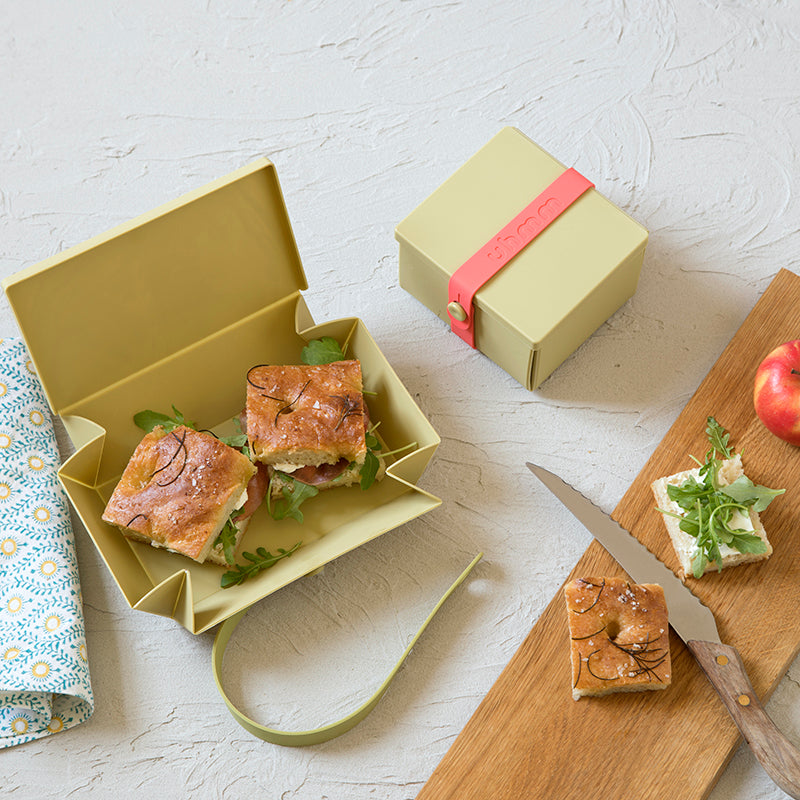 Uhmm 01 Opvouwbare Lunchbox│art. 981273│geopend met broodjes naas snijplank