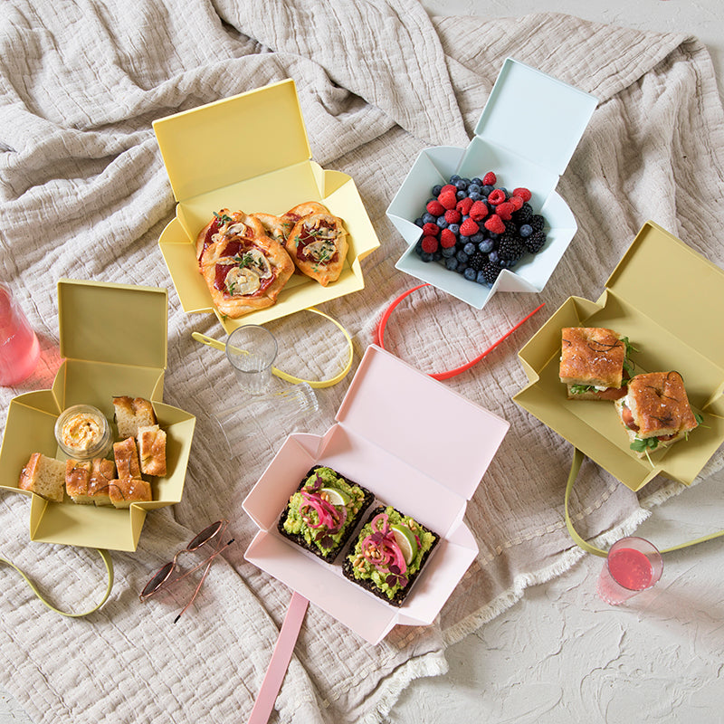 Uhmm 02 Opvouwbare Lunchbox Black Chalk│art. 981279│diverse maten en kleuren op deken met voedsel