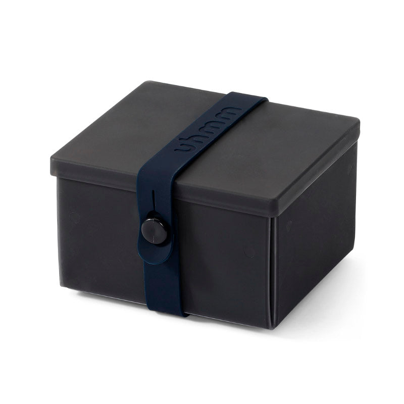 Uhmm 02 Opvouwbare Lunchbox Black Chalk│art. 981279│vooraanzicht met strap Midnight Blue