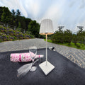 Sompex Troll 2.0 Wit│Oplaadbare Tafellamp│Buitenverlichting│art. 78170│op tafel met spatwater en glazen