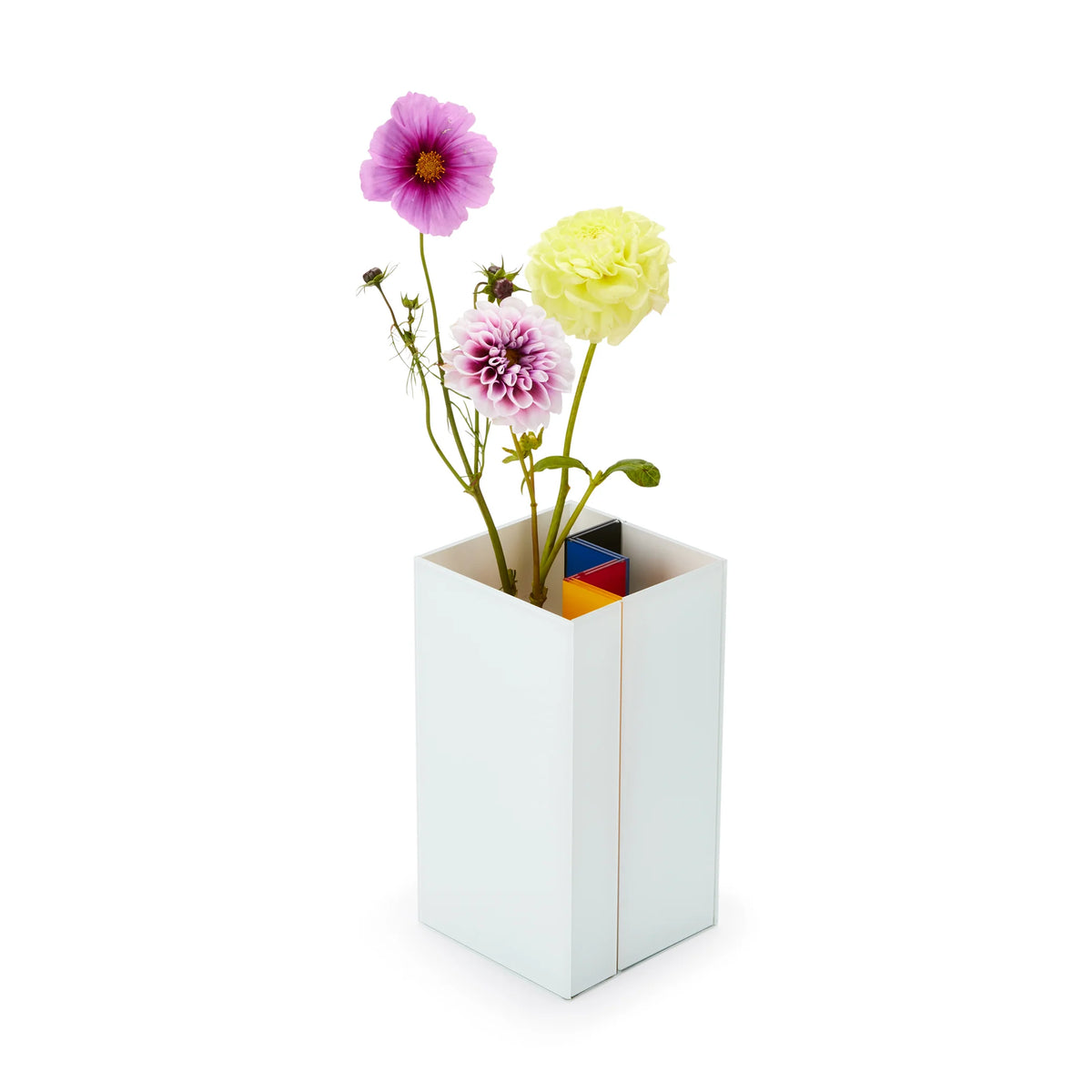 In elkaar geschoven tot wit vierkant met bloemen.
