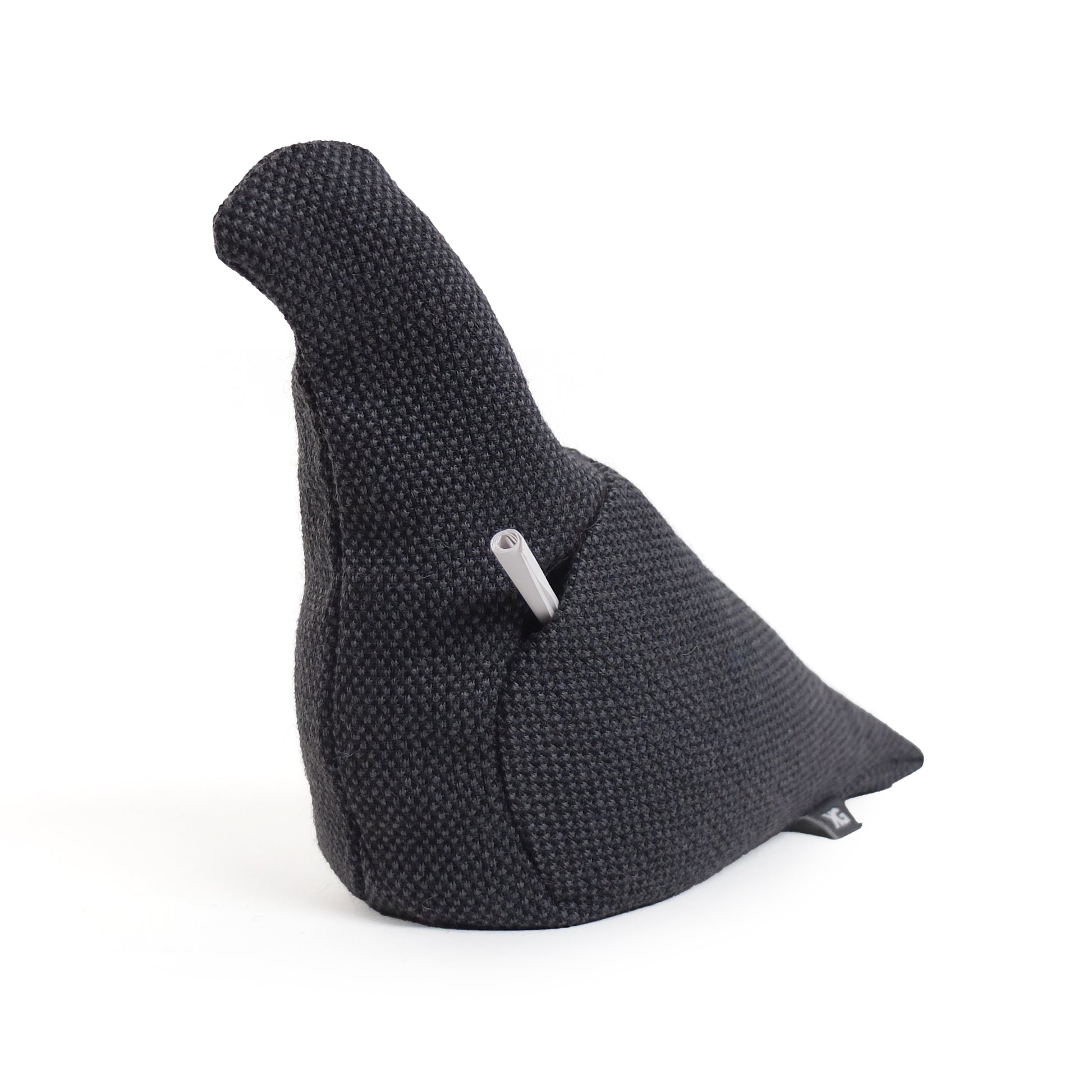 Pigeon Service nr. 12 Christien Meindertsma│Stoffen Duif│voorkant schuin met briefje postduif