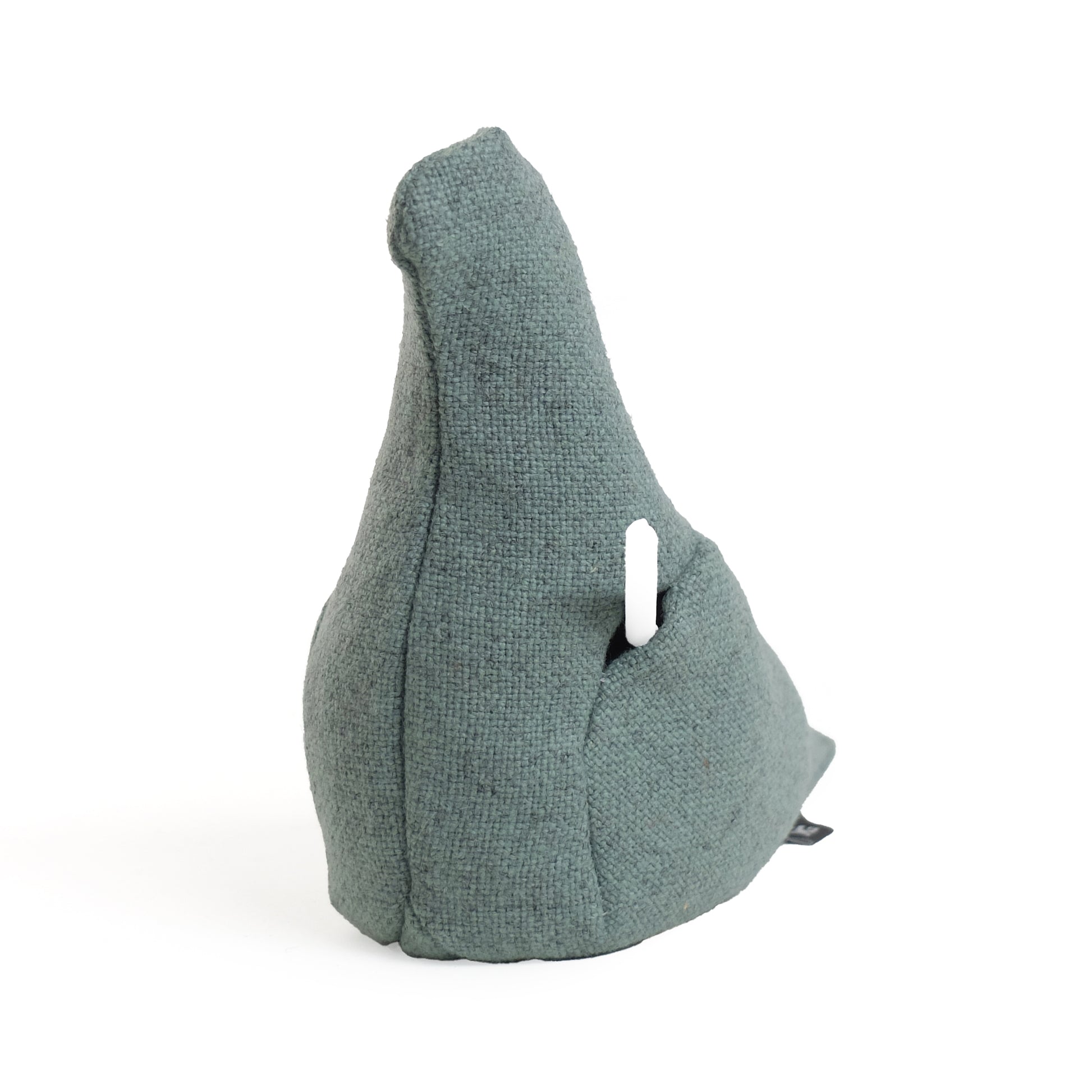 Pigeon Service nr.10 Christien Meindertsma│Stoffen Duif│vooraanzicht met briefje postduif