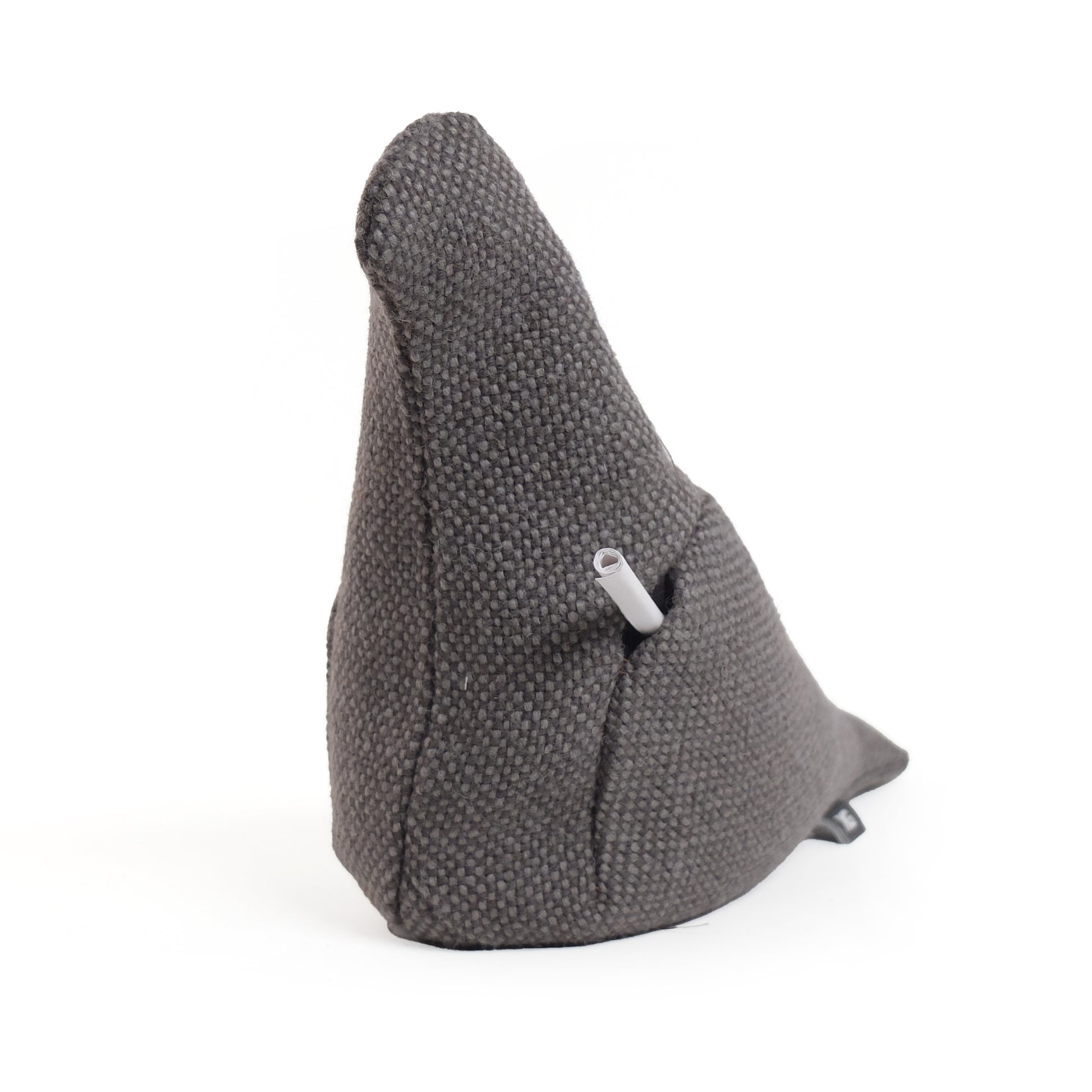 Pigeon Service nr. 1 Christien Meindertsma│Stoffen Duif│vooraanzicht met briefje postduif