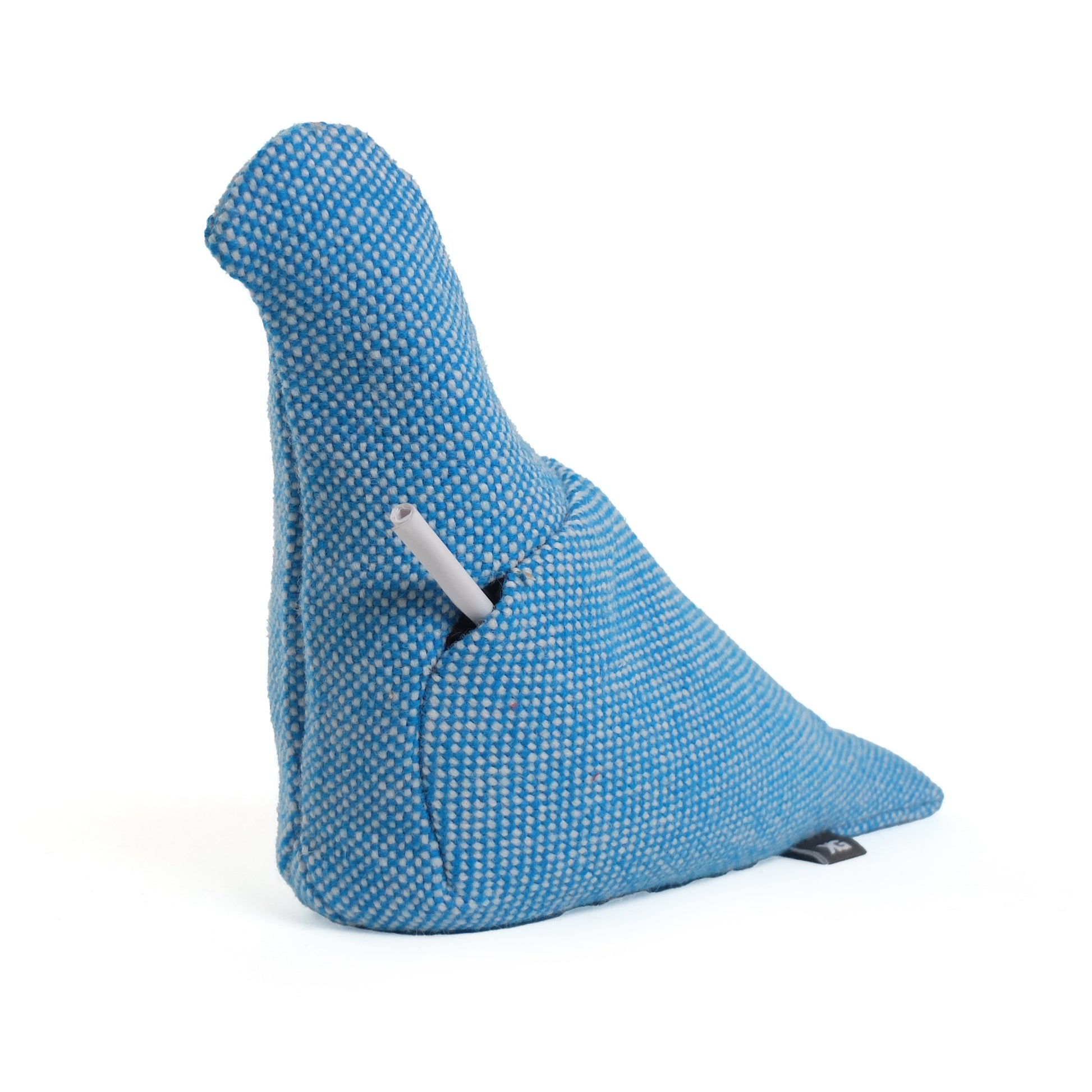 Pigeon Service nr. 26 Christien Meindertsma│Stoffen Duif│vooraanzicht met briefje postduif