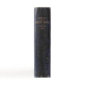 About Blanks notitieboek van de donkerblauwe skai kaft van History of the English People van J.R. Green, staand met de titel op de zijkant