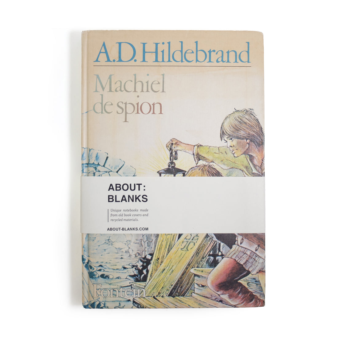 About Blanks notitieboek van de kartonnen kaft van Machiel de spion van A.D. Hildebrand, vooraanzicht schuin