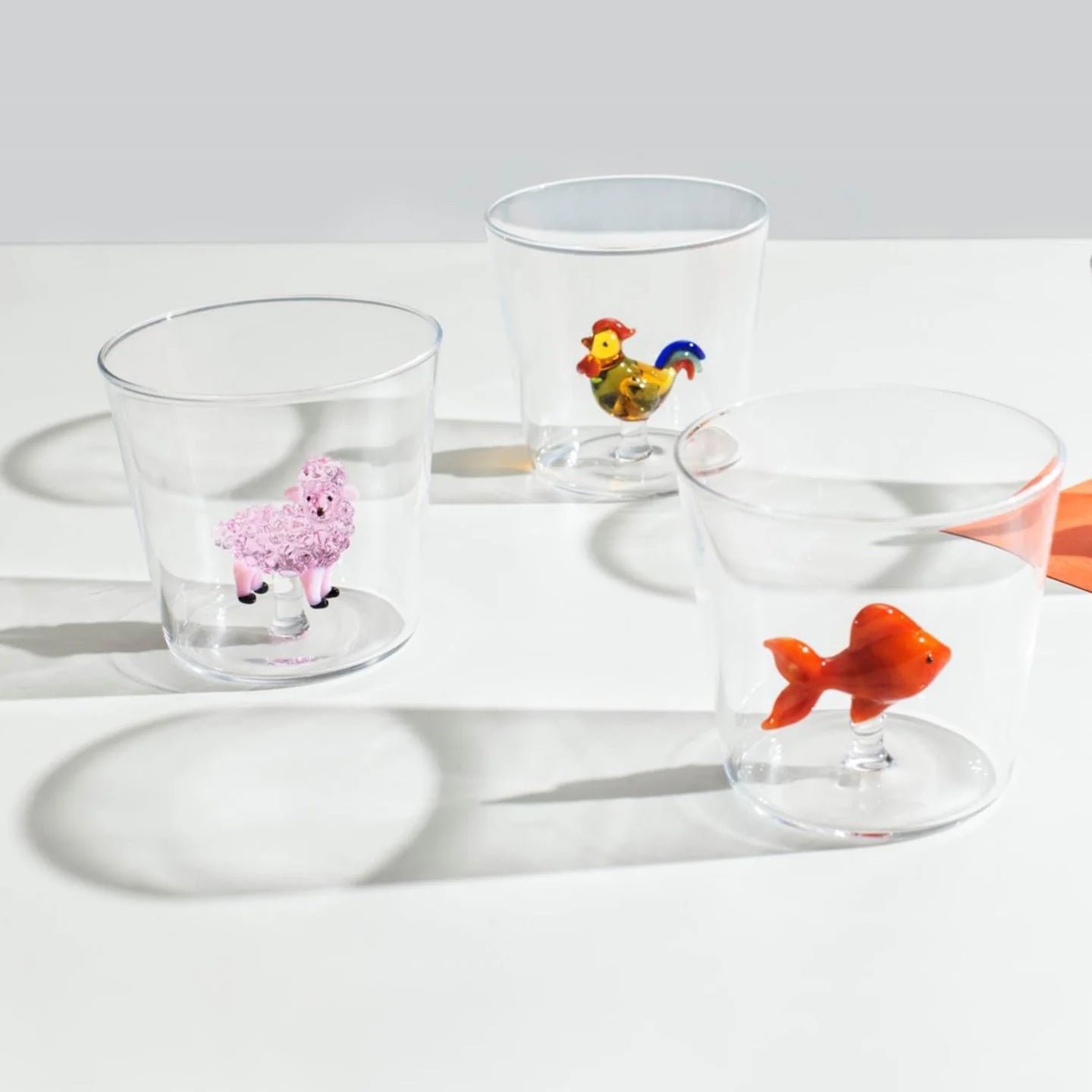 Tumbler Animal Farm│Ichendorf Milano│Drinkglas Haan, Vis en poedel op tafel met schaduw