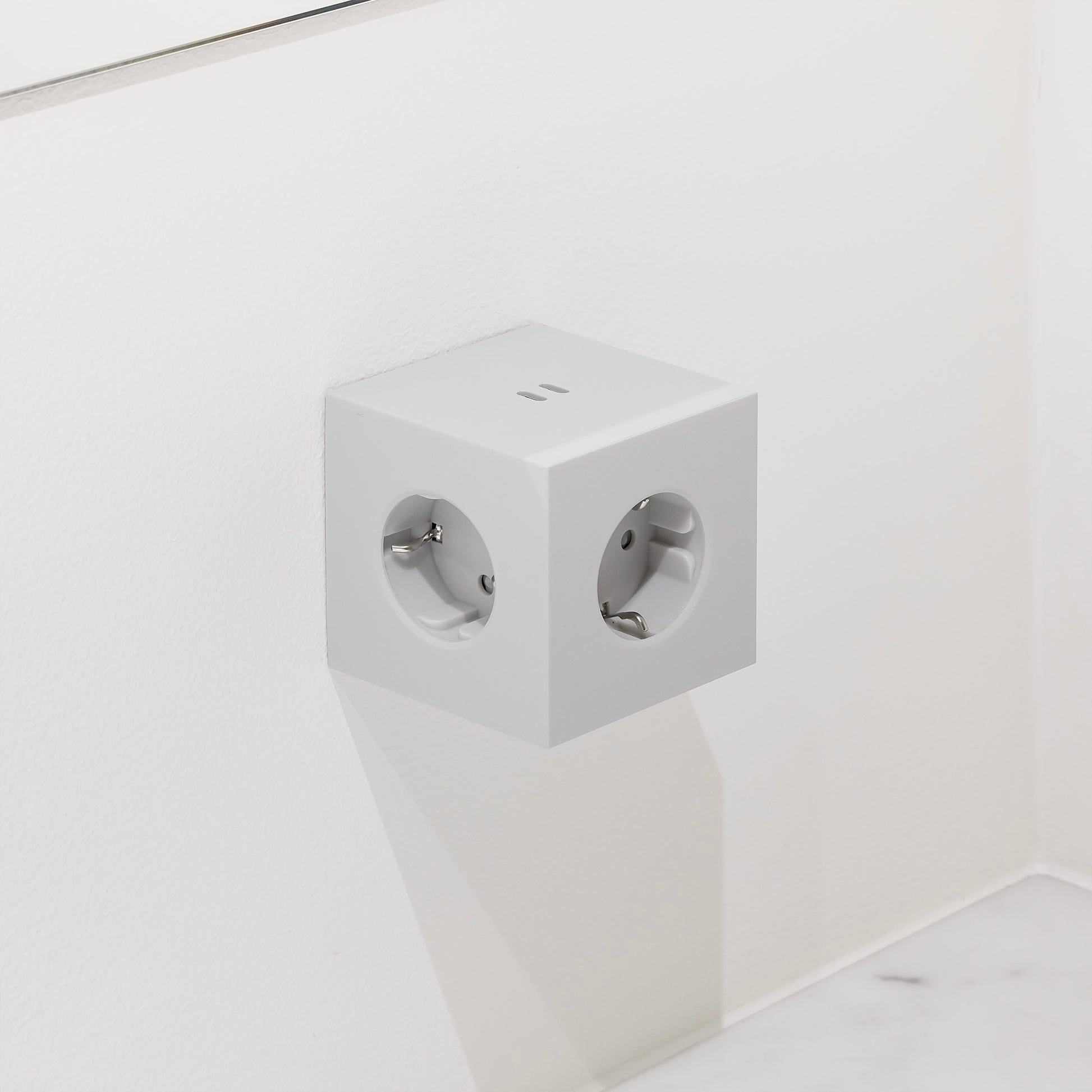 Avolt Square 2 Stekkerdoos & USB-C Oplader│Gotland Grey│art. SQ2-EUFC30-WMGG│in wandcontactdoos met USB-poorten aan bovenzijde