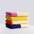 Badhanddoek 70x140 Yellow&Bordeaux│Martens&Martens-Suite702│art. MMTT70YEBO│voorkant opgevouwen op stapel