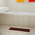 Badmat Martens & Martens Bordeaux&Orange│Suite702│art. MMBM50BOOR│op tegels in badkamer
