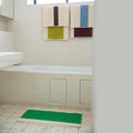 Badmat Martens & Martens Green&Honey│Suite702│art. MMBM50GRHO│groen kant boven in badkamer