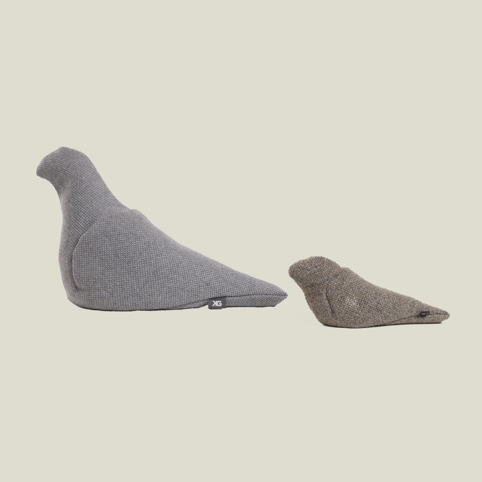 Pigeon Service en Bird t. Christien Meindertsma naast elkaar