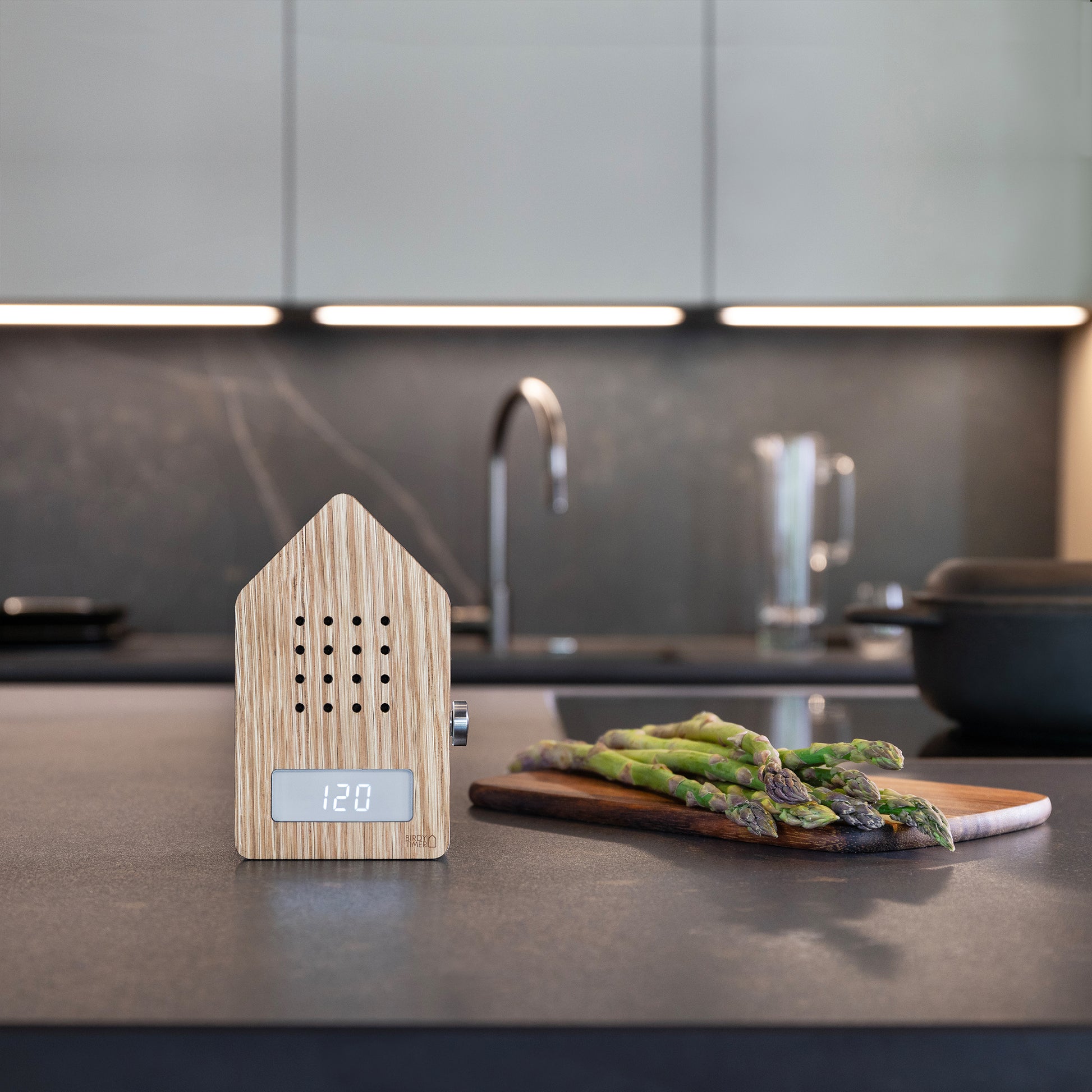 Birdytimer Eikenhout│Kookwekker Relaxound│art. 11BBT0201001│in keuken naast asperges