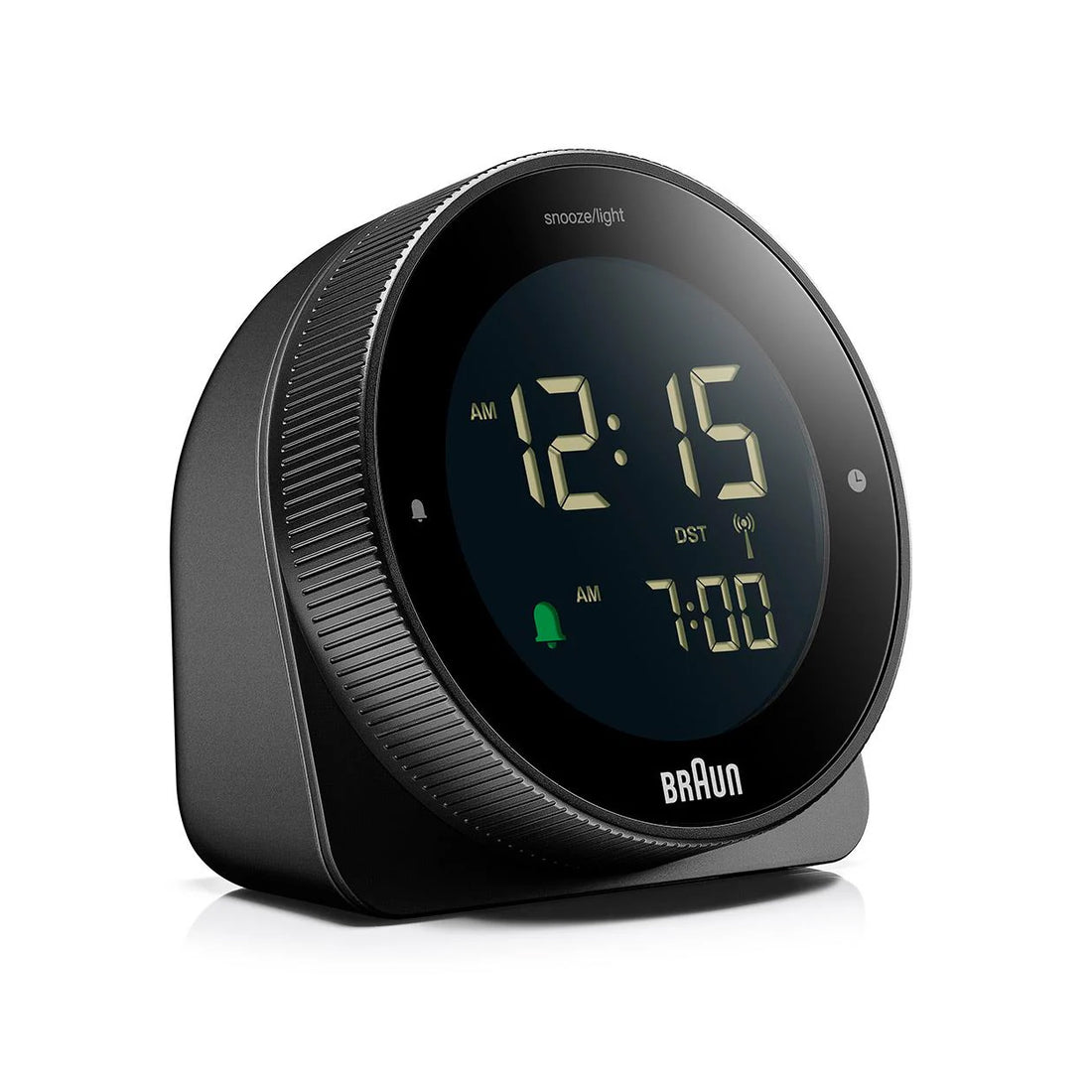 Braun BC24-DCF Digitalwecker Schwarz, Schrägansicht von vorn rechts mit unbeleuchtetem Display