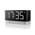 Braun Alarm Klok Digitaal BC27B│voorkant schuin links met display aan in 24-uurs modus