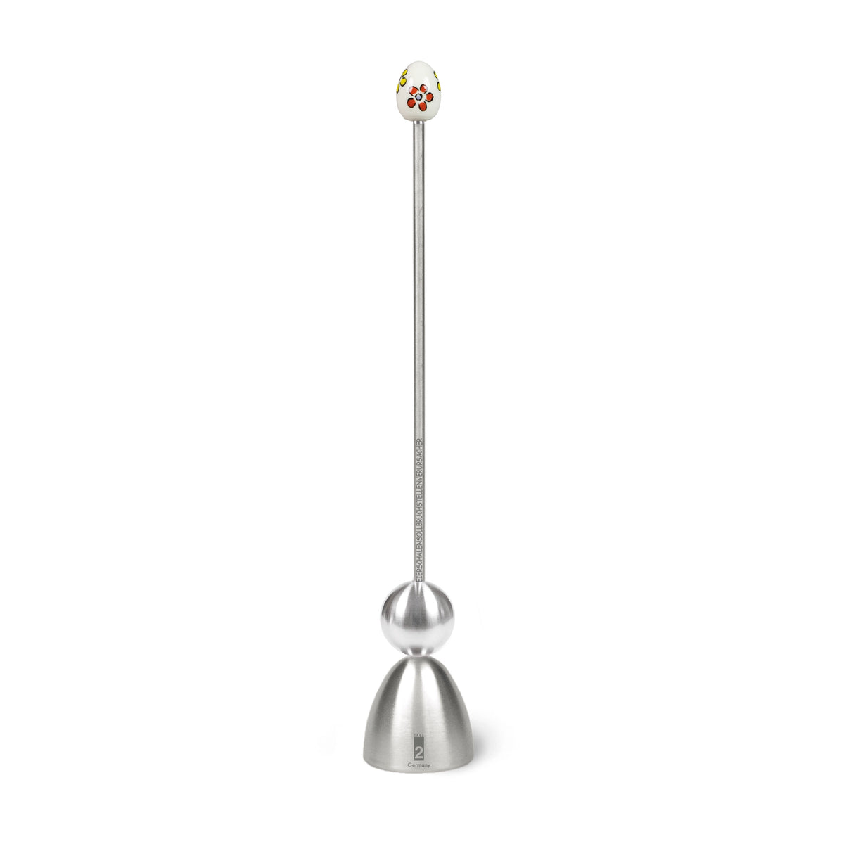 Clack Eierköpfer mit Blumen, Vorderansicht auf weißem Hintergrund.