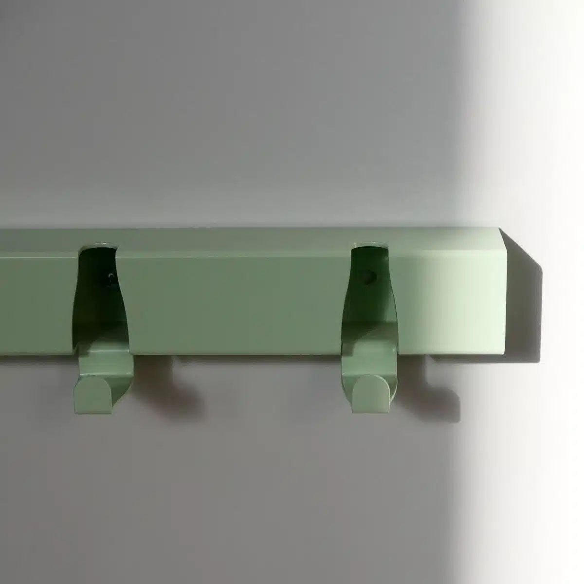 Detail vooraanzicht van Wandkapstok Coatrack by the meter in Mintgroen