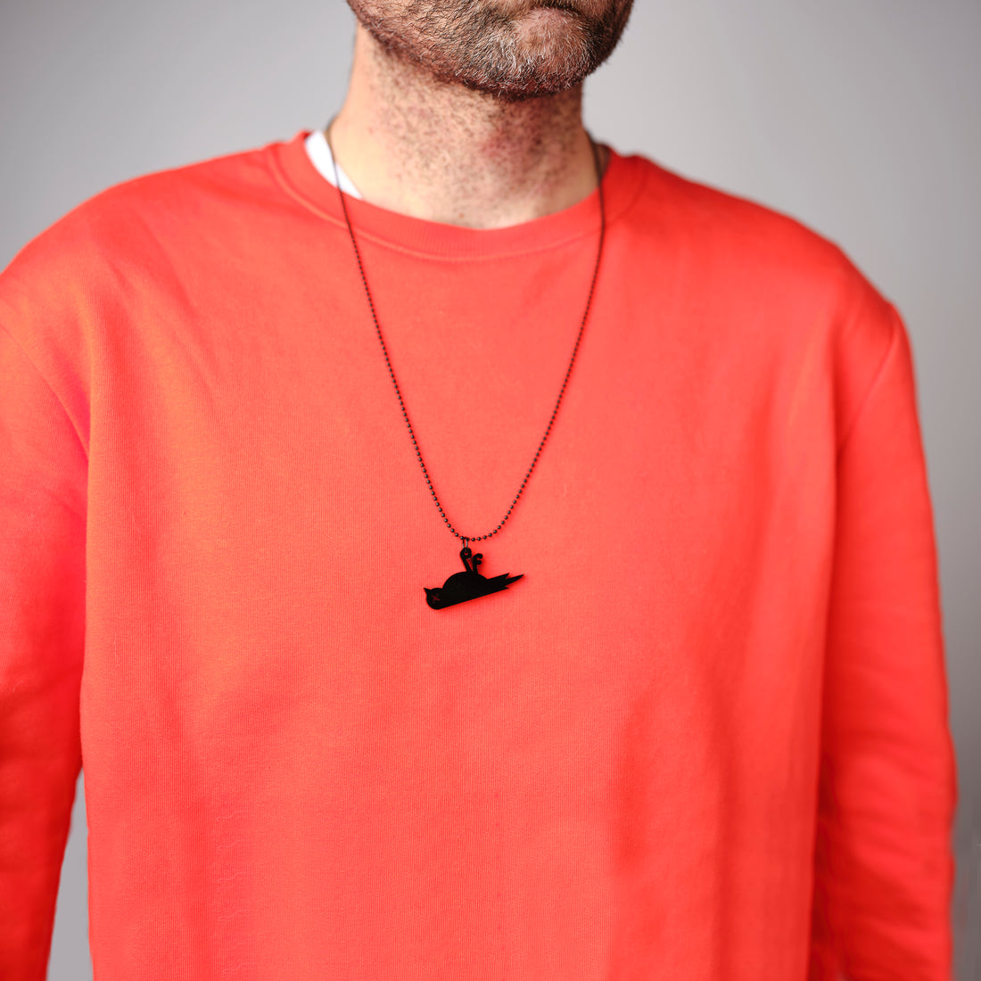 Dooie Mus Ketting Zwart│naast geopend doosje