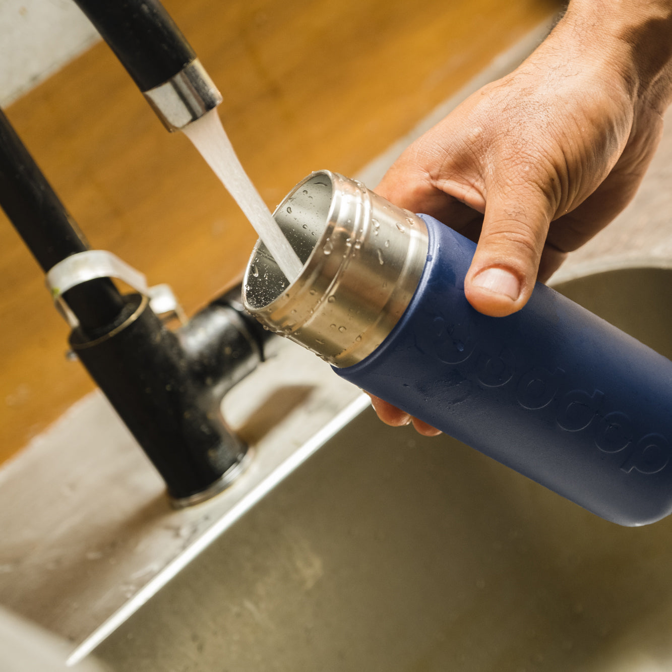 Dopper Insulated large Breaker Blue│Thermosfles 580ml Blauw│art. 3391│gevuld onder kraan