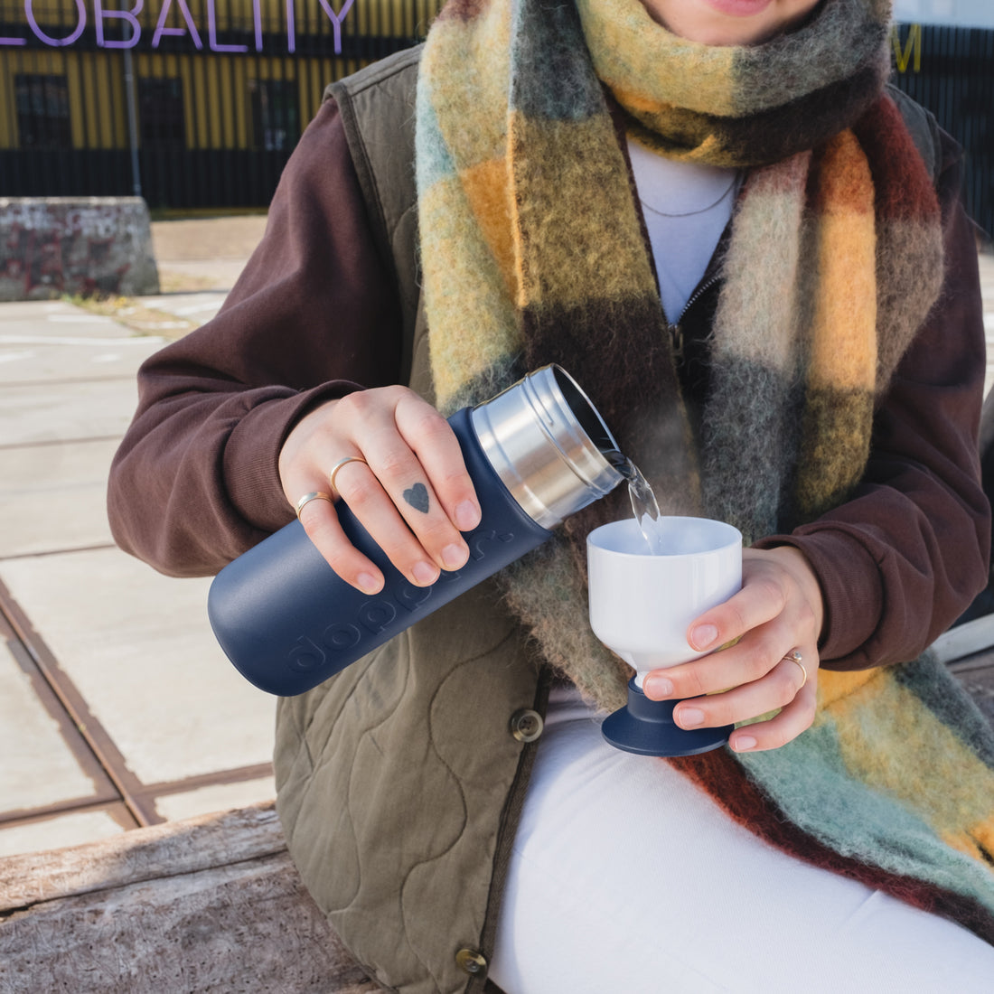 Dopper Insulated large Breaker Blue│Thermosfles 580ml Blauw│art. 3391│vooraanzicht met Thermos logo