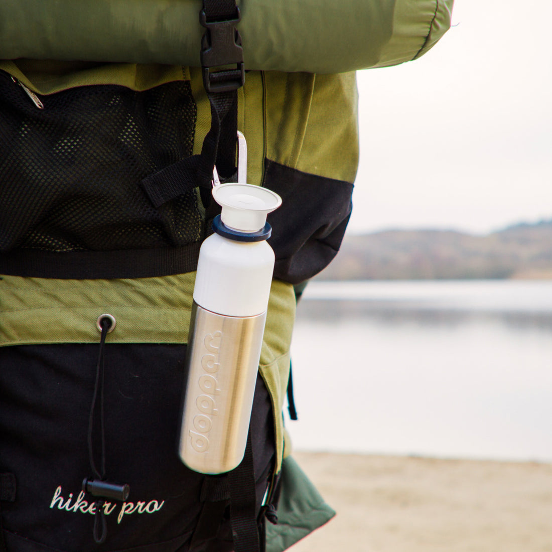 Dopper Insulated Small Silver (Thermosfles RVS) - vooraanzicht met witte achtergrond in THERMOS logo in bovenhoek