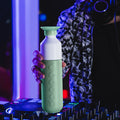 Dopper Original Moody Mint│Waterfles 450ml│ar. 3759│D.J. met fels in hand boven mengpaneel